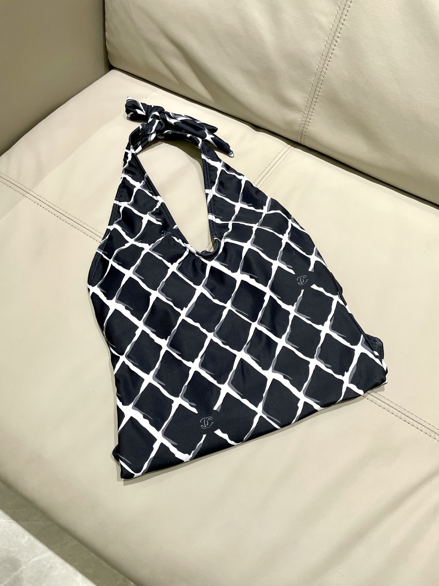  Chanel 新款泳衣😍🥰适合多种场景的游泳衣🏊‍♀️海边 游泳池 温泉 水上乐园 漂流都可以😌内搭也