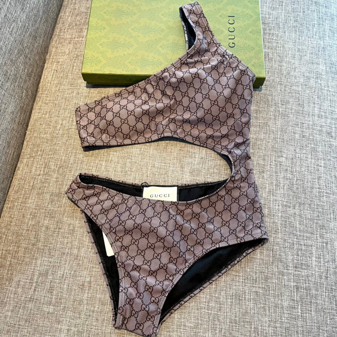  Gucci新款杏色连体泳衣（带胸垫）😍🥰适合多种场景的游泳衣🏊‍♀️海边 游泳池 温泉 水上乐园 漂流
