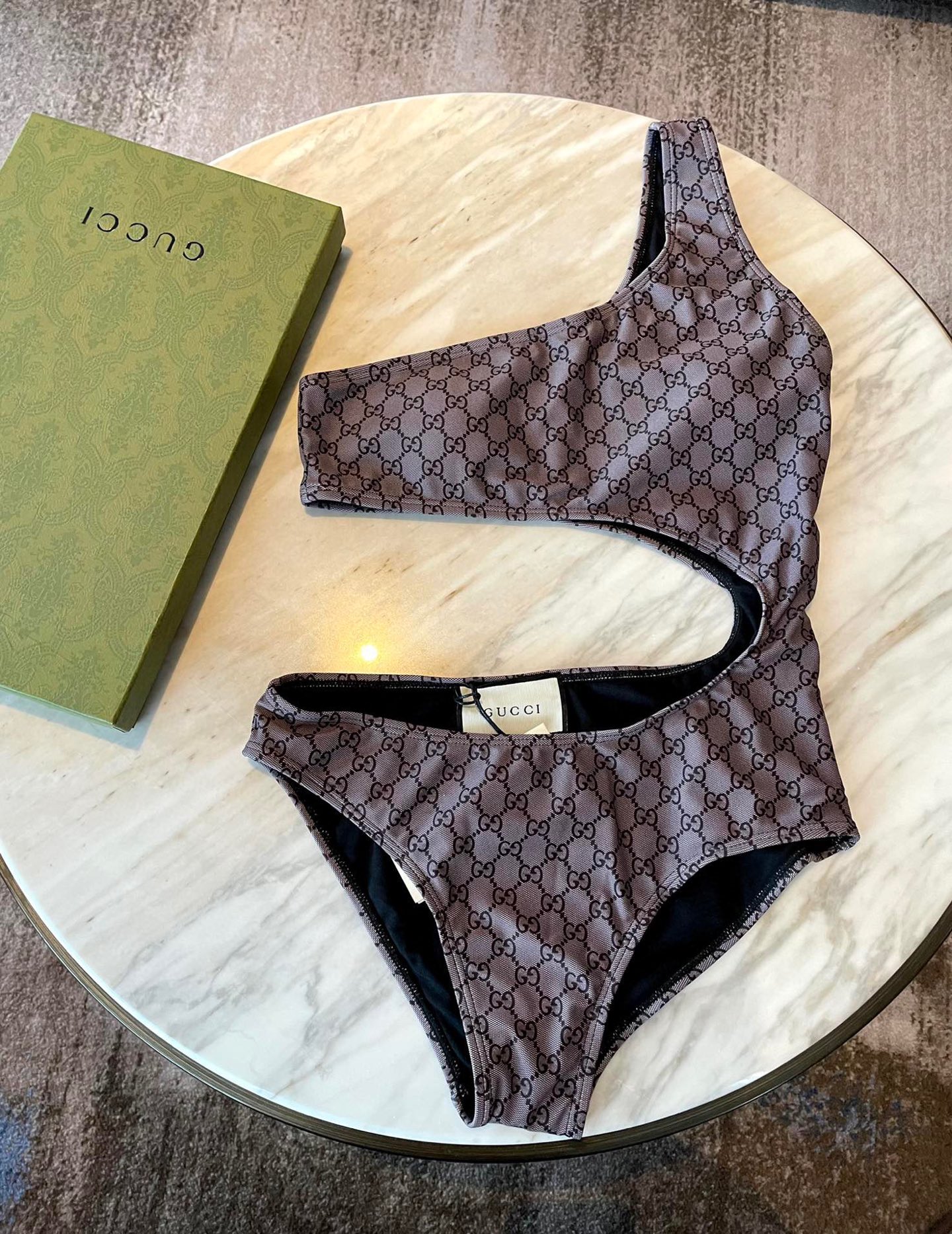  Gucci新款杏色连体泳衣（带胸垫）😍🥰适合多种场景的游泳衣🏊‍♀️海边 游泳池 温泉 水上乐园 漂流