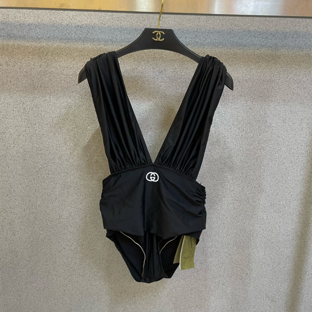  GG印花专柜新款（带胸垫）😍🥰适合多种场景的游泳衣🏊‍♀️海边 游泳池 温泉 水上乐园 漂流都可以😌内