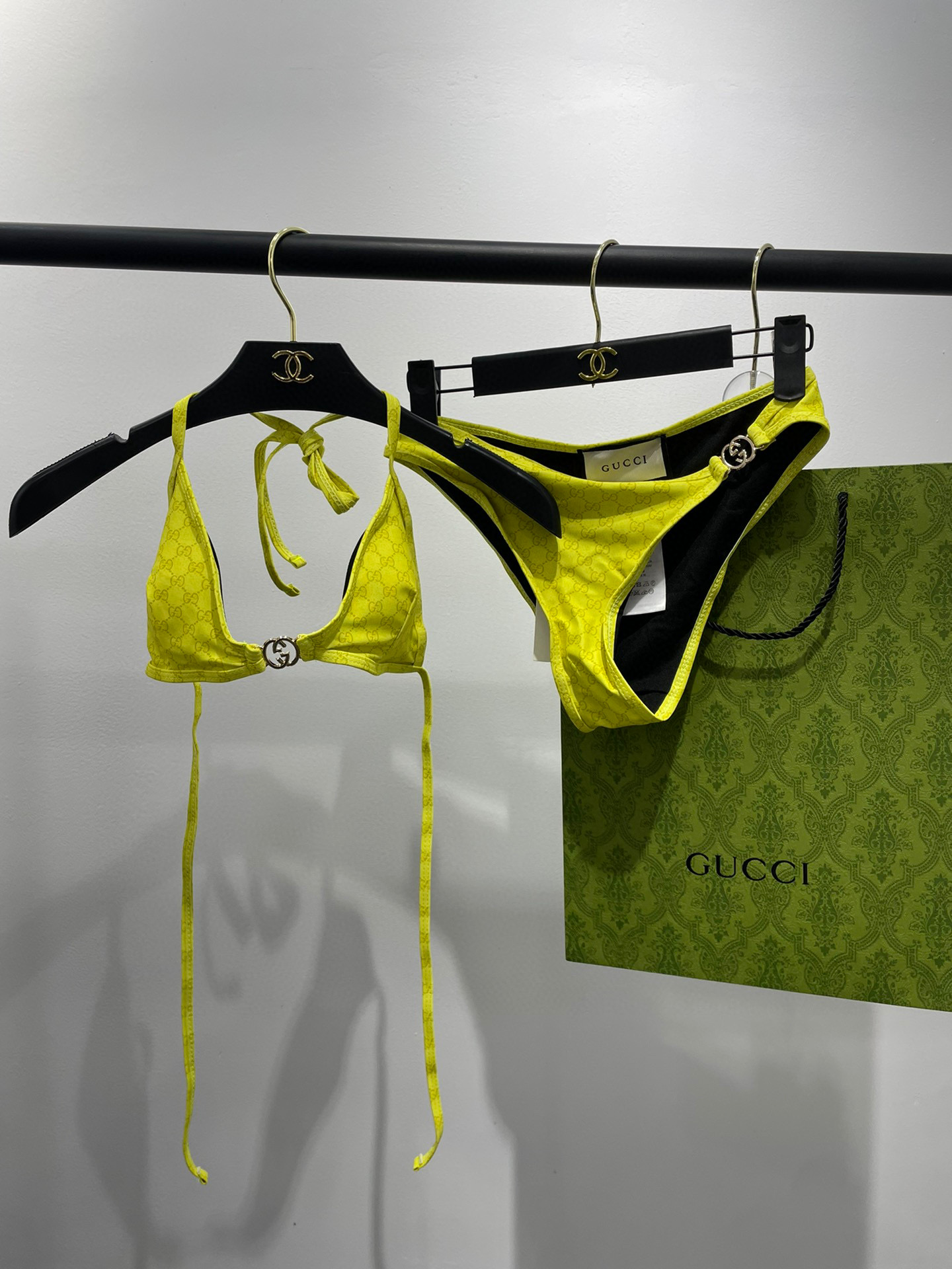  Gucci古奇新款比基尼泳衣👙❤️😍🥰适合多种场景的游泳衣🏊‍♀️海边 游泳池 温泉 水上乐园 漂流都