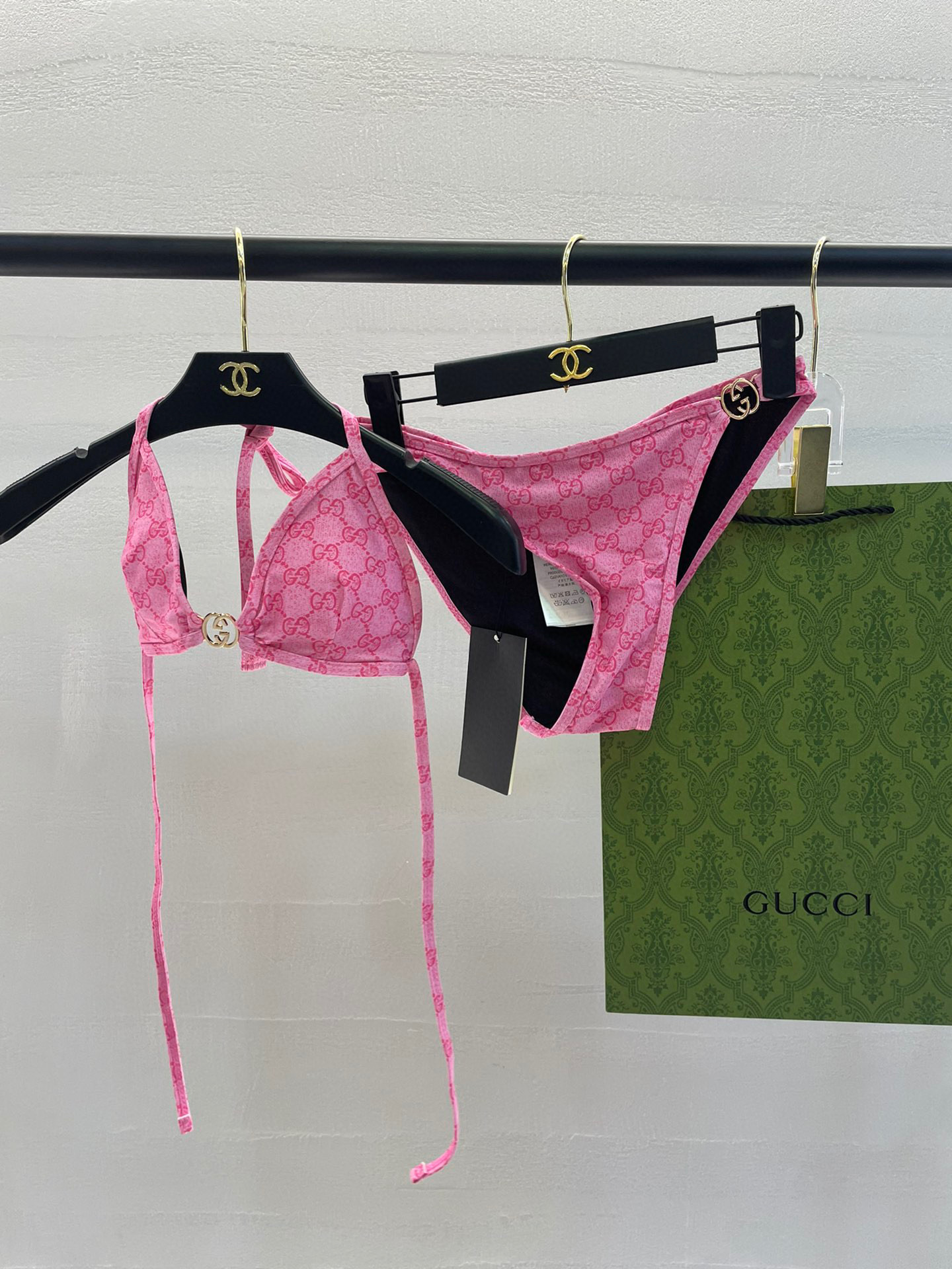  Gucci古奇新款比基尼泳衣👙❤️😍🥰适合多种场景的游泳衣🏊‍♀️海边 游泳池 温泉 水上乐园 漂流都