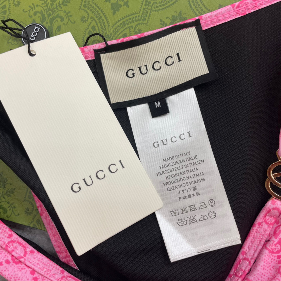  Gucci古奇新款比基尼泳衣👙❤️😍🥰适合多种场景的游泳衣🏊‍♀️海边 游泳池 温泉 水上乐园 漂流都