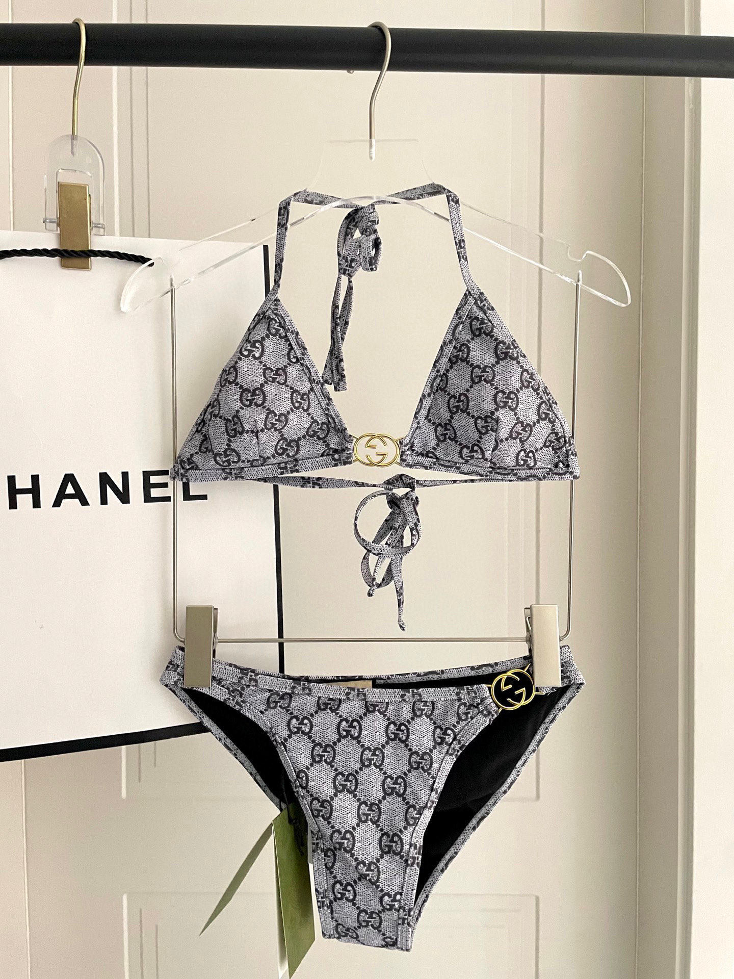  Gucci古奇新款比基尼泳衣👙❤️😍🥰适合多种场景的游泳衣🏊‍♀️海边 游泳池 温泉 水上乐园 漂流都
