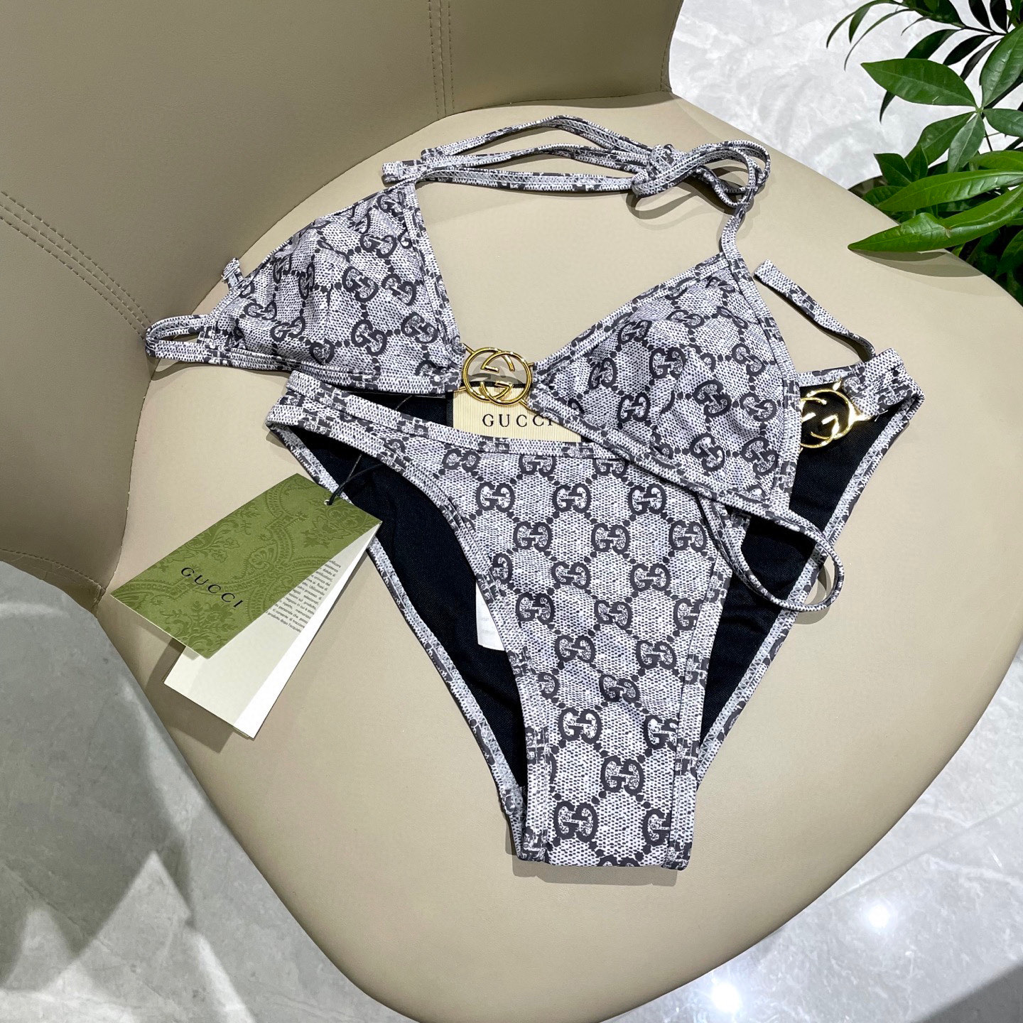  Gucci古奇新款比基尼泳衣👙❤️😍🥰适合多种场景的游泳衣🏊‍♀️海边 游泳池 温泉 水上乐园 漂流都