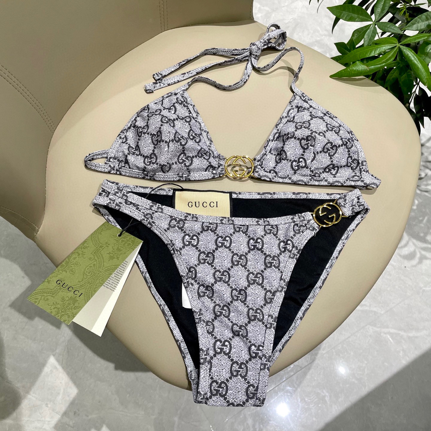  Gucci古奇新款比基尼泳衣👙❤️😍🥰适合多种场景的游泳衣🏊‍♀️海边 游泳池 温泉 水上乐园 漂流都
