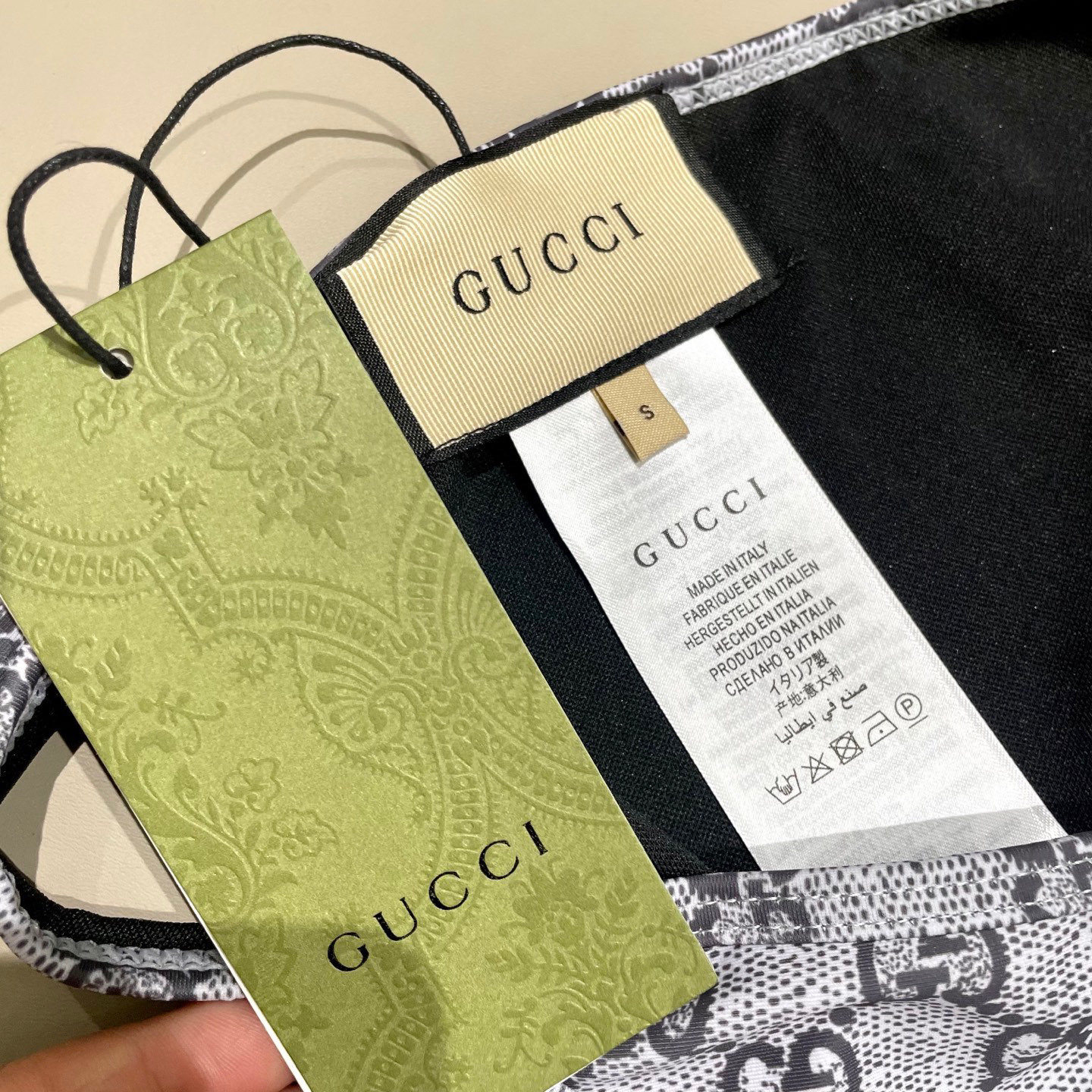  Gucci古奇新款比基尼泳衣👙❤️😍🥰适合多种场景的游泳衣🏊‍♀️海边 游泳池 温泉 水上乐园 漂流都