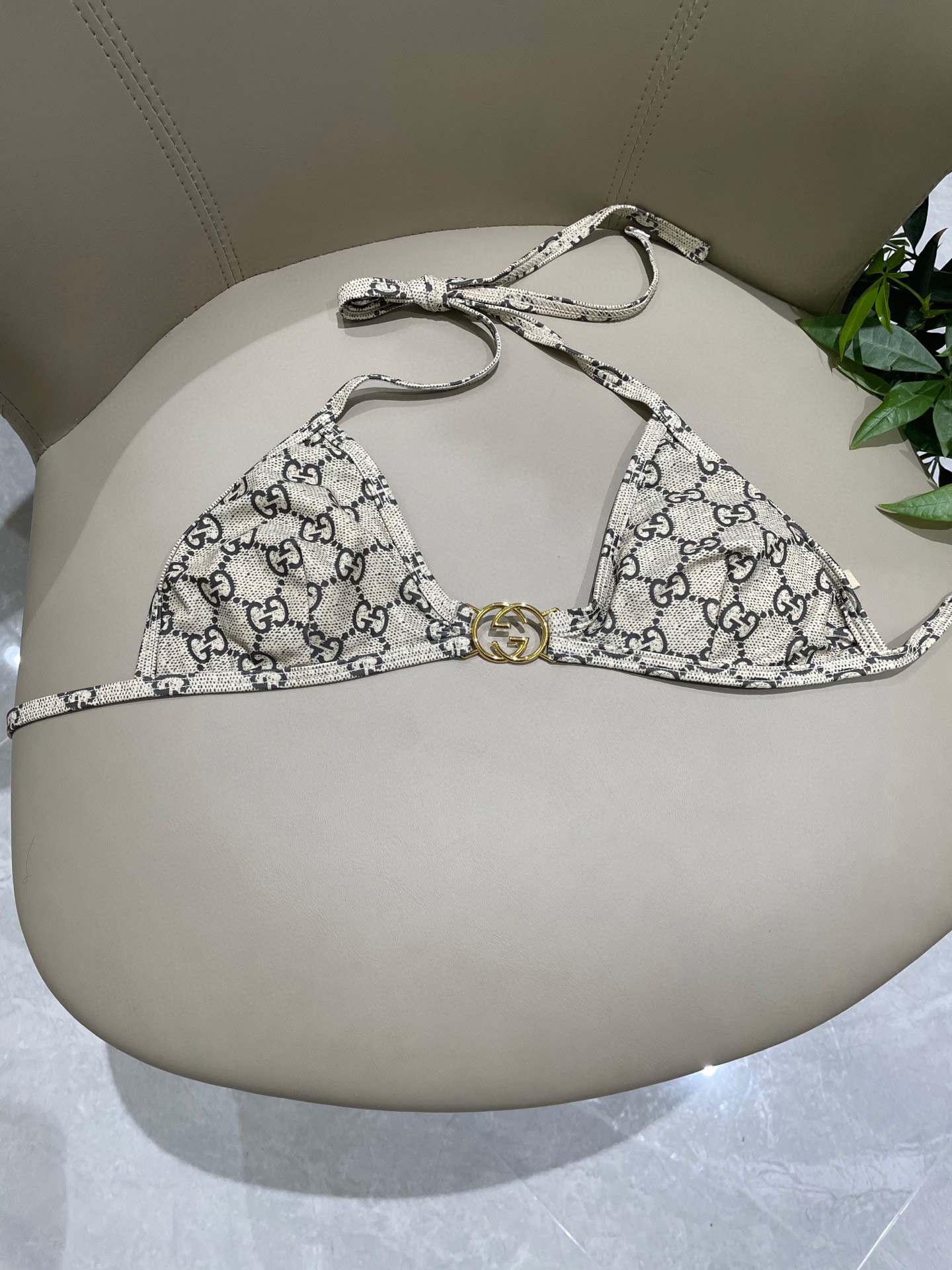  Gucci古奇新款比基尼泳衣👙❤️😍🥰适合多种场景的游泳衣🏊‍♀️海边 游泳池 温泉 水上乐园 漂流都