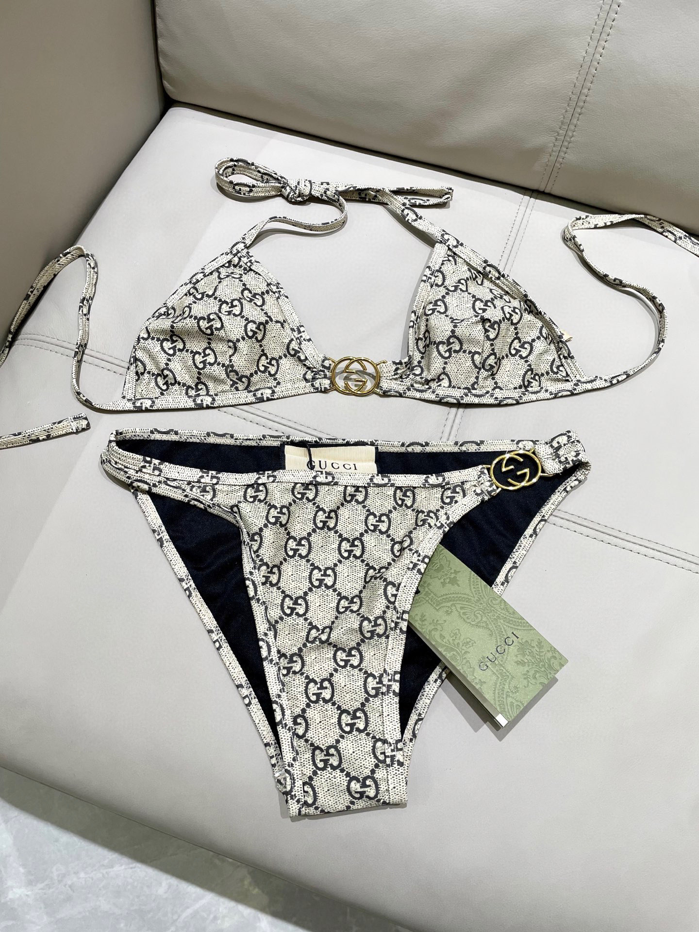  Gucci古奇新款比基尼泳衣👙❤️😍🥰适合多种场景的游泳衣🏊‍♀️海边 游泳池 温泉 水上乐园 漂流都