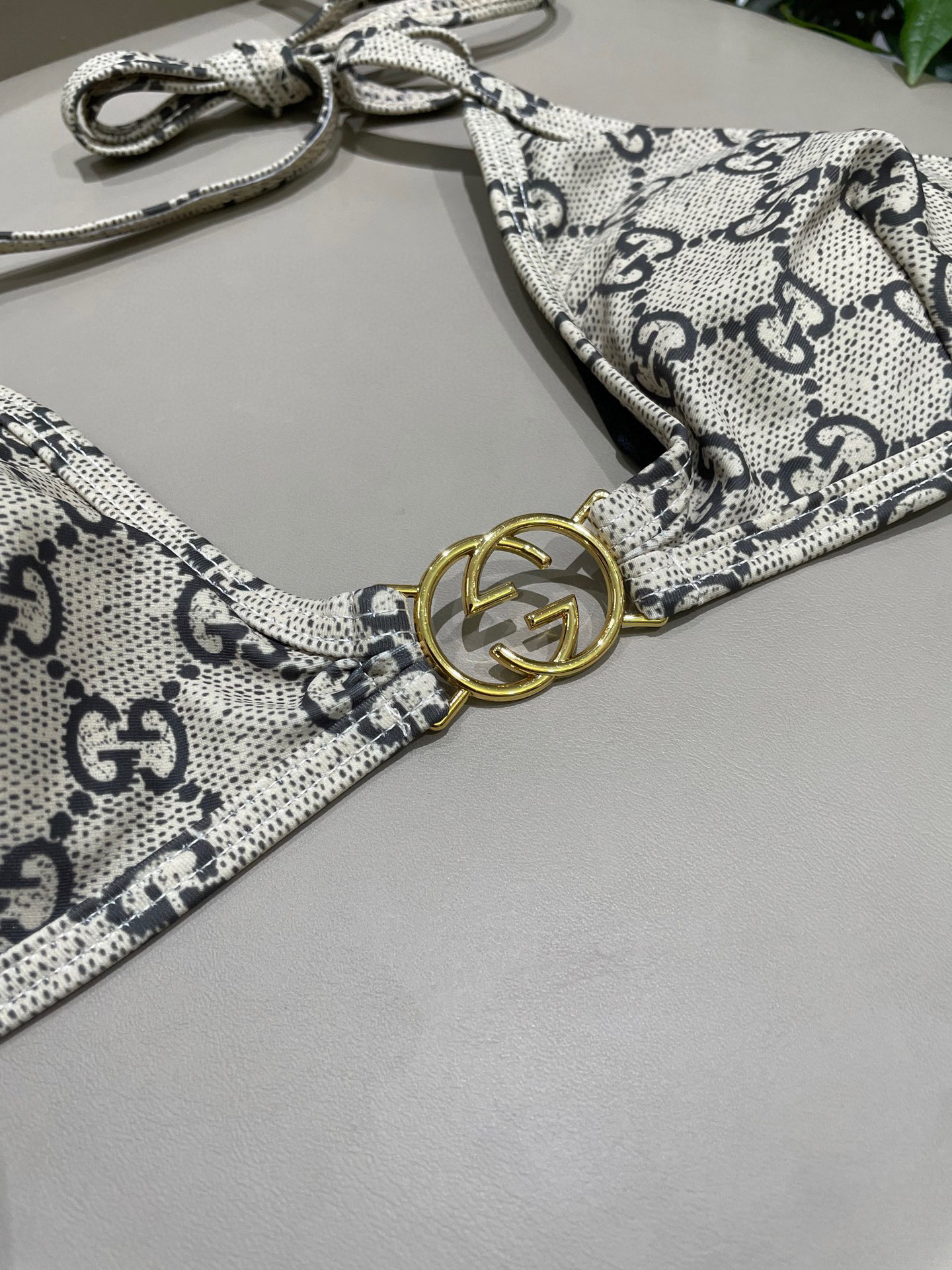  Gucci古奇新款比基尼泳衣👙❤️😍🥰适合多种场景的游泳衣🏊‍♀️海边 游泳池 温泉 水上乐园 漂流都