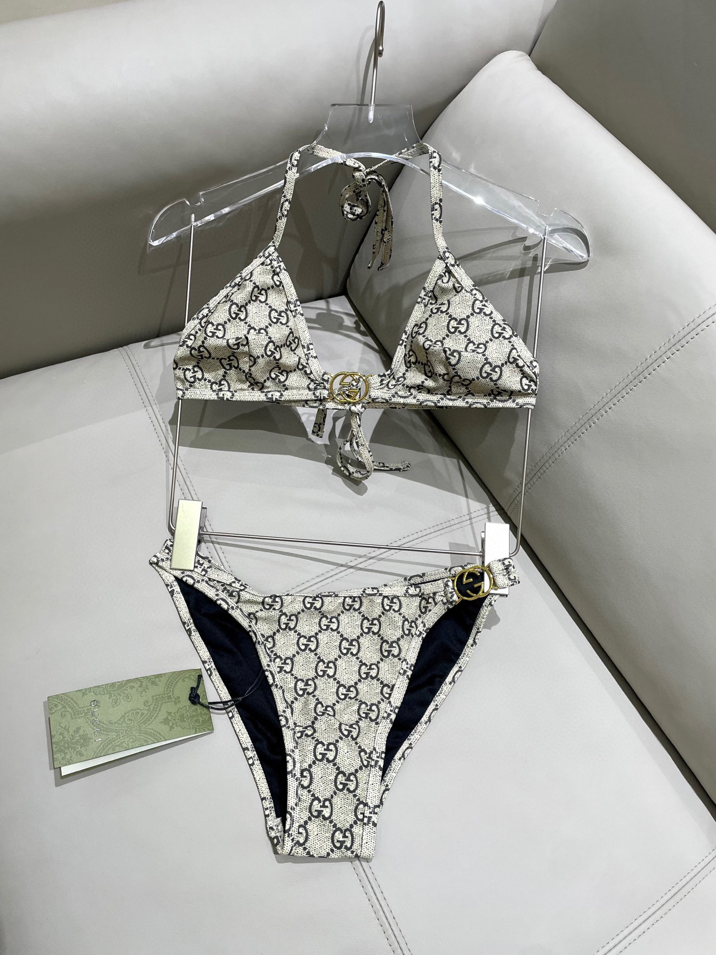  Gucci古奇新款比基尼泳衣👙❤️😍🥰适合多种场景的游泳衣🏊‍♀️海边 游泳池 温泉 水上乐园 漂流都