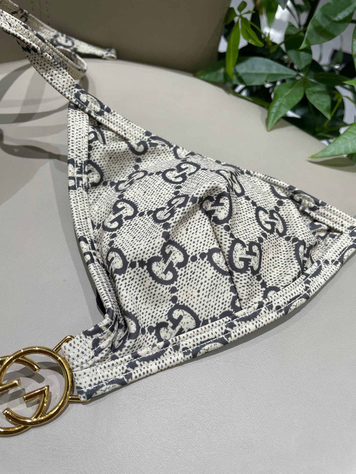  Gucci古奇新款比基尼泳衣👙❤️😍🥰适合多种场景的游泳衣🏊‍♀️海边 游泳池 温泉 水上乐园 漂流都