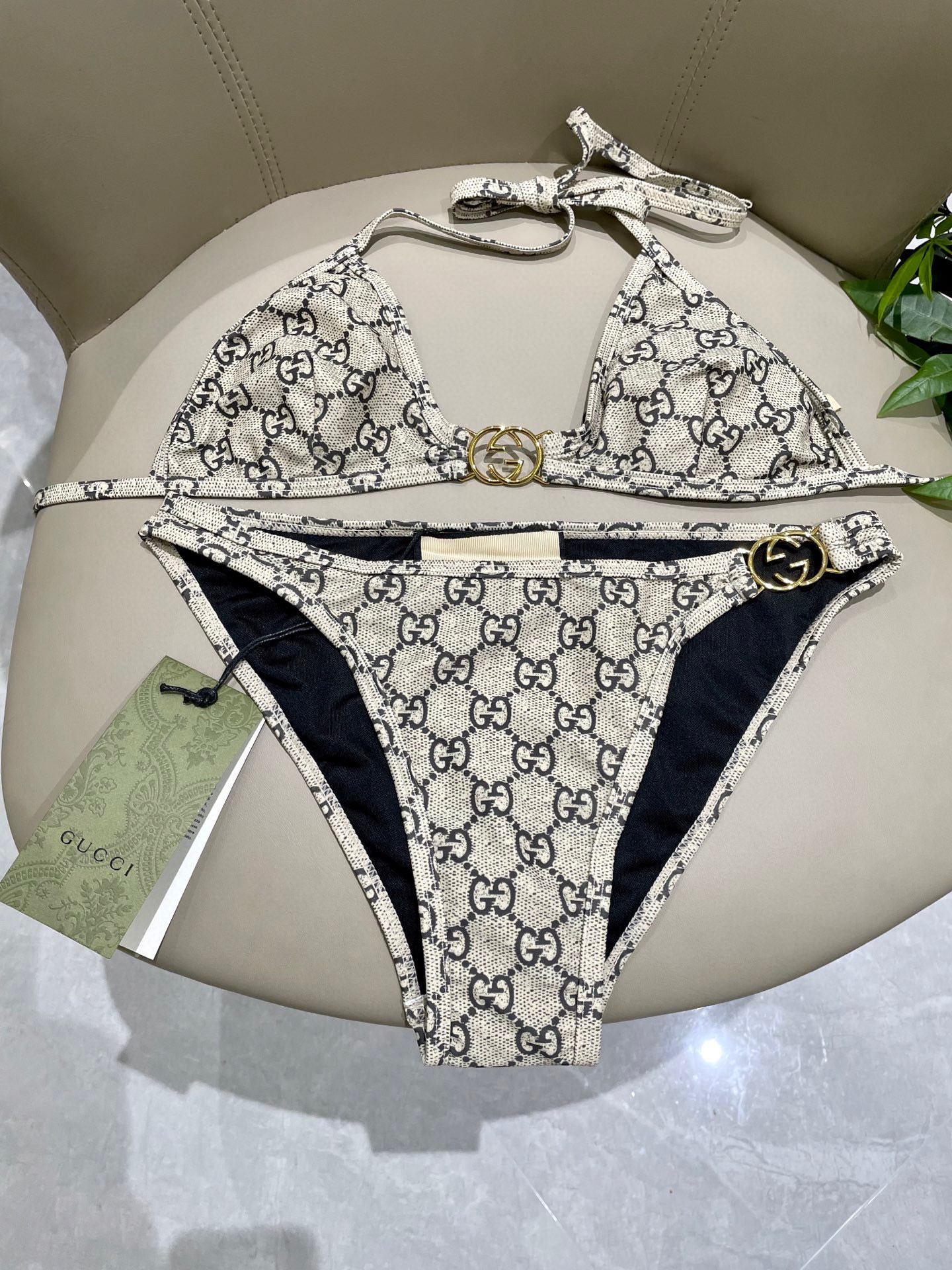  Gucci古奇新款比基尼泳衣👙❤️😍🥰适合多种场景的游泳衣🏊‍♀️海边 游泳池 温泉 水上乐园 漂流都
