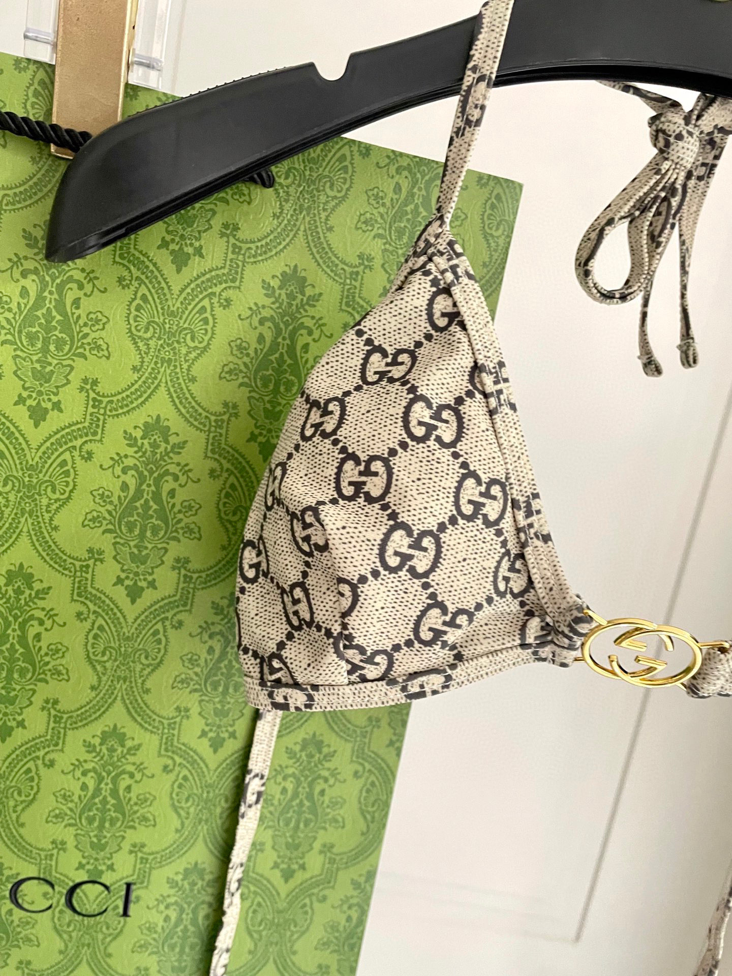  Gucci古奇新款比基尼泳衣👙❤️😍🥰适合多种场景的游泳衣🏊‍♀️海边 游泳池 温泉 水上乐园 漂流都