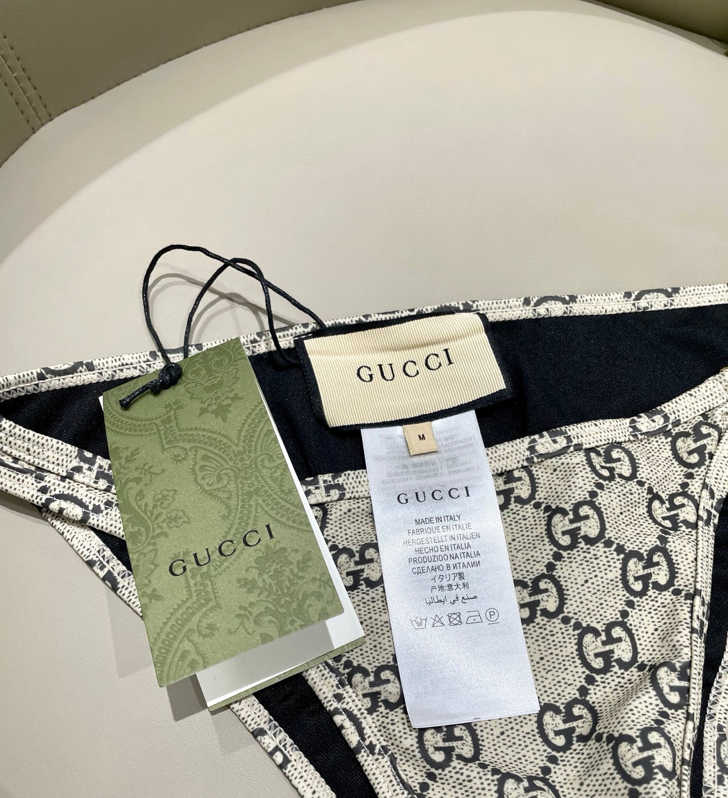  Gucci古奇新款比基尼泳衣👙❤️😍🥰适合多种场景的游泳衣🏊‍♀️海边 游泳池 温泉 水上乐园 漂流都