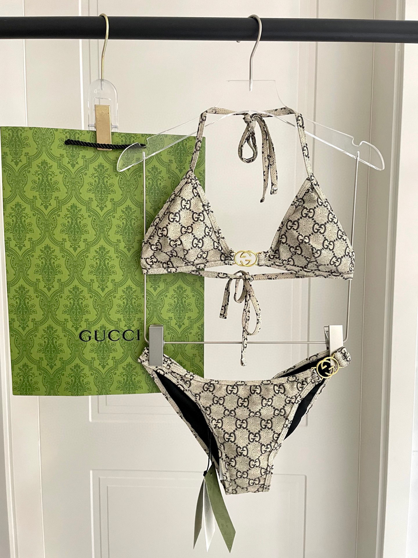  Gucci古奇新款比基尼泳衣👙❤️😍🥰适合多种场景的游泳衣🏊‍♀️海边 游泳池 温泉 水上乐园 漂流都