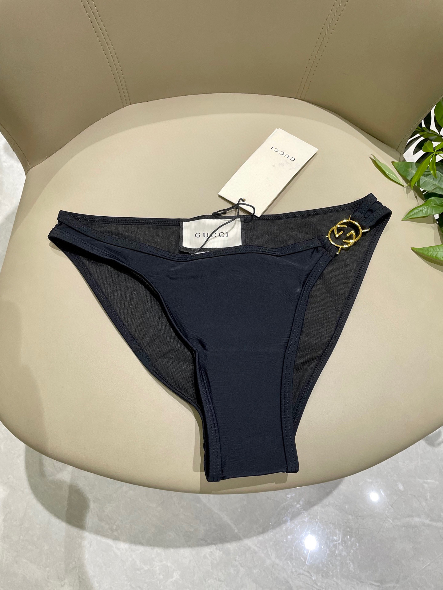  Gucci古奇新款比基尼泳衣👙❤️😍🥰适合多种场景的游泳衣🏊‍♀️海边 游泳池 温泉 水上乐园 漂流都