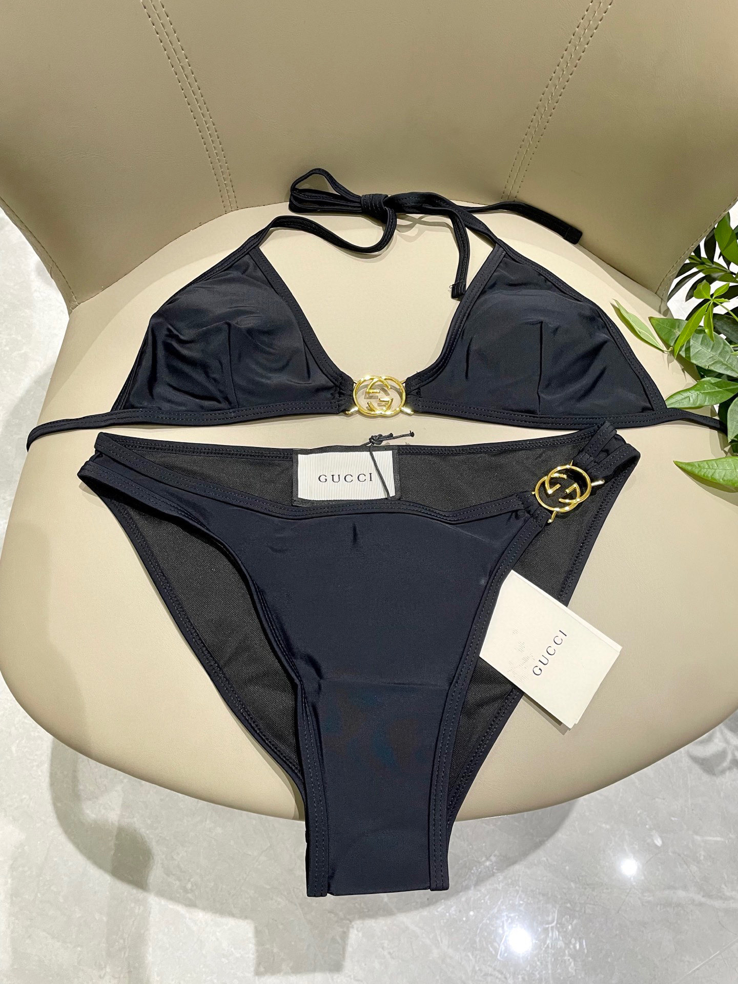  Gucci古奇新款比基尼泳衣👙❤️😍🥰适合多种场景的游泳衣🏊‍♀️海边 游泳池 温泉 水上乐园 漂流都