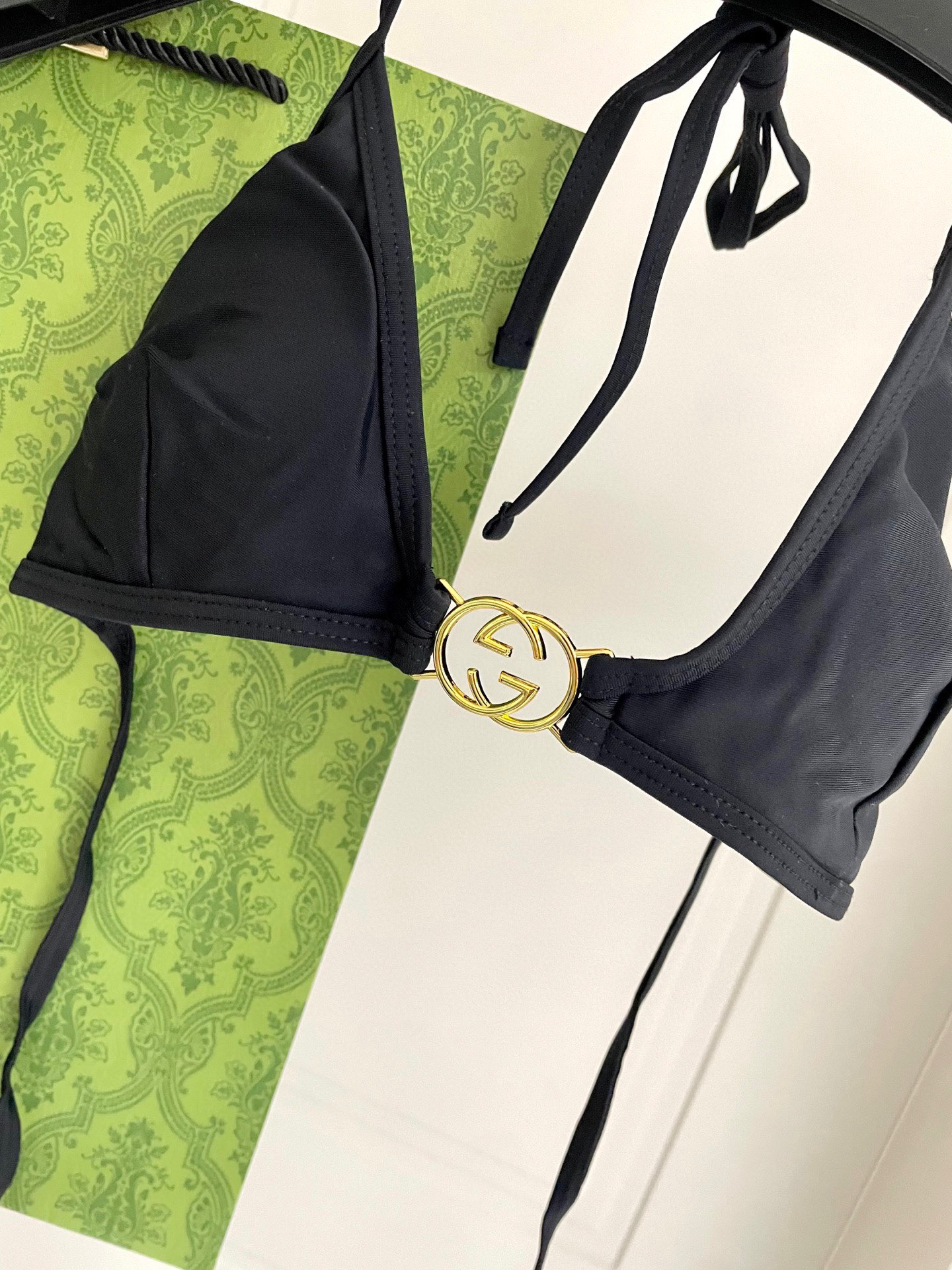  Gucci古奇新款比基尼泳衣👙❤️😍🥰适合多种场景的游泳衣🏊‍♀️海边 游泳池 温泉 水上乐园 漂流都