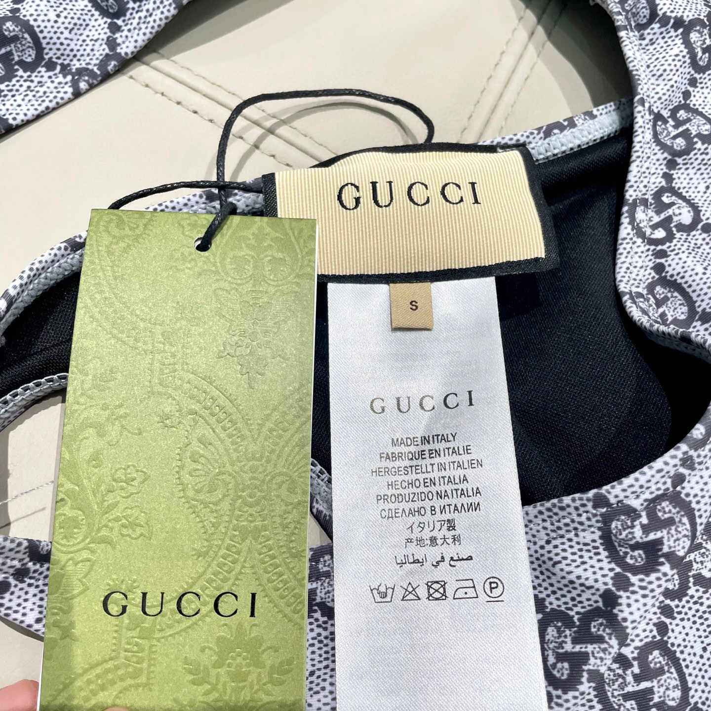  Gucci专柜新款连体泳衣😍🥰适合多种场景的游泳衣🏊‍♀️海边 游泳池 温泉 水上乐园 漂流都可以😌内