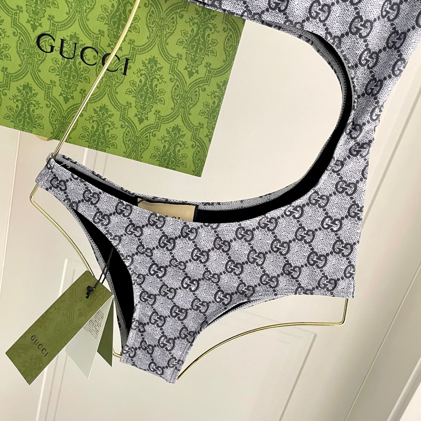  Gucci专柜新款连体泳衣😍🥰适合多种场景的游泳衣🏊‍♀️海边 游泳池 温泉 水上乐园 漂流都可以😌内