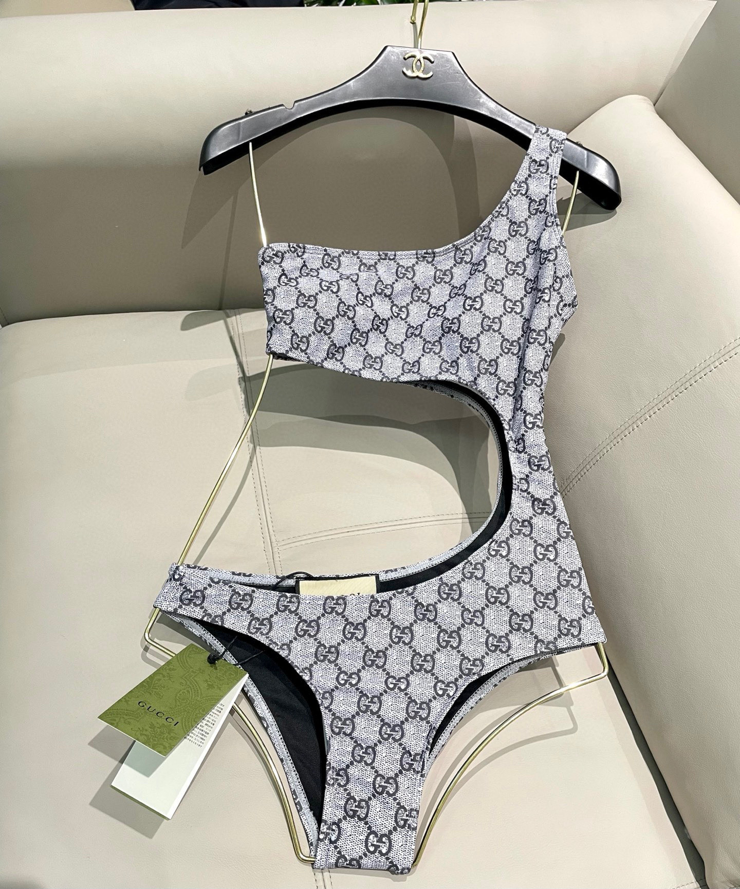  Gucci专柜新款连体泳衣😍🥰适合多种场景的游泳衣🏊‍♀️海边 游泳池 温泉 水上乐园 漂流都可以😌内