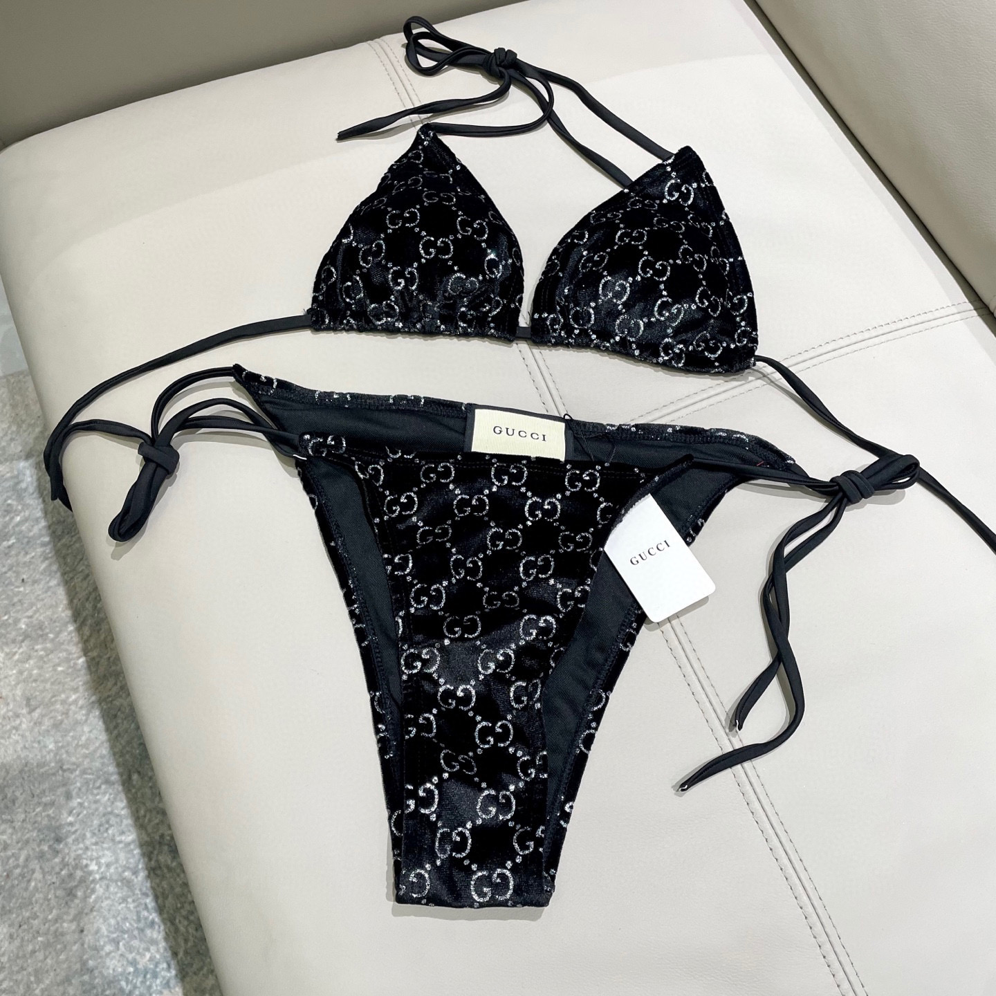  Gucci丝绒分体比基尼😍🥰适合多种场景的游泳衣🏊‍♀️海边 游泳池 温泉 水上乐园 漂流都可以😌内搭
