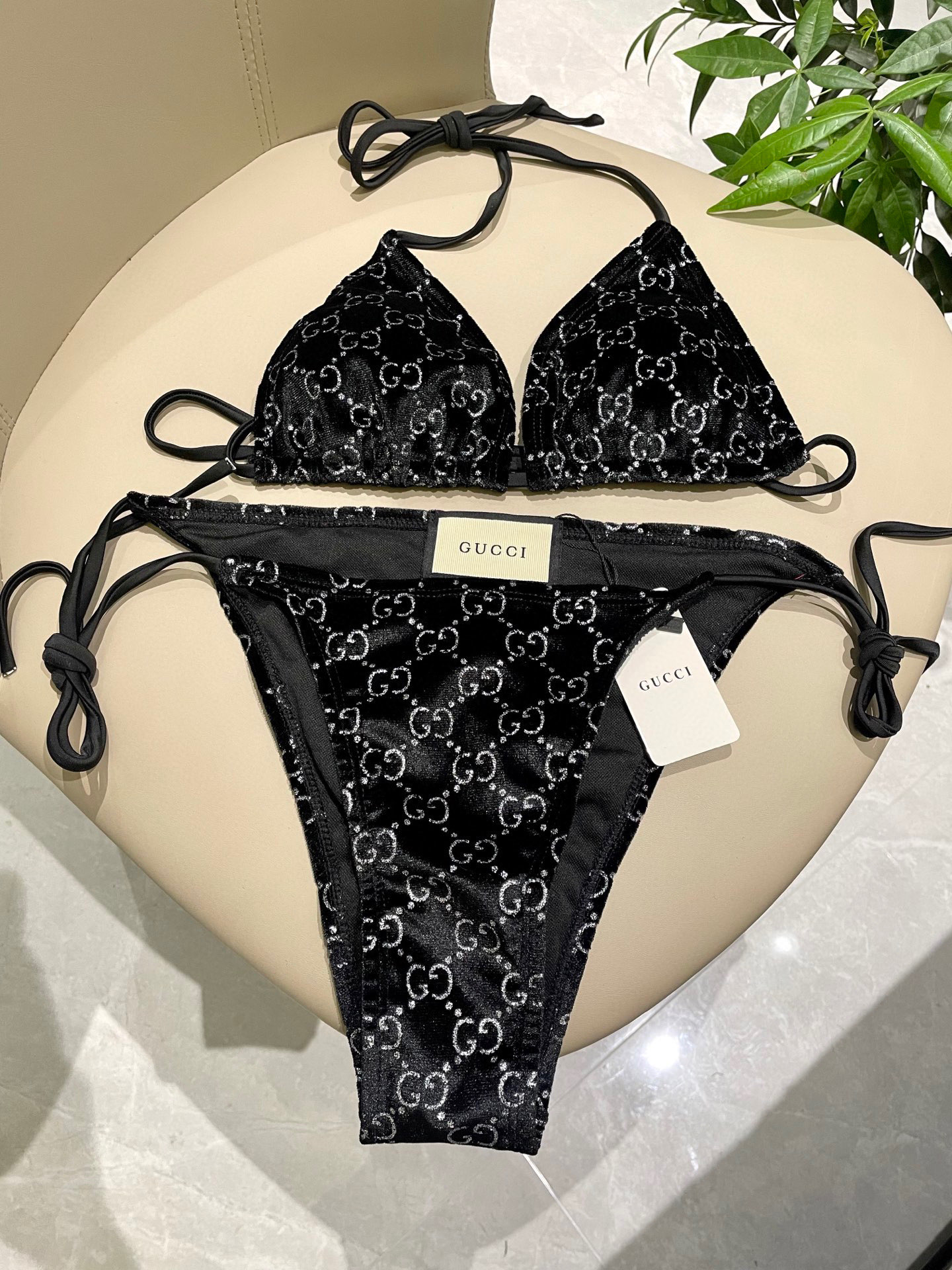  Gucci丝绒分体比基尼😍🥰适合多种场景的游泳衣🏊‍♀️海边 游泳池 温泉 水上乐园 漂流都可以😌内搭