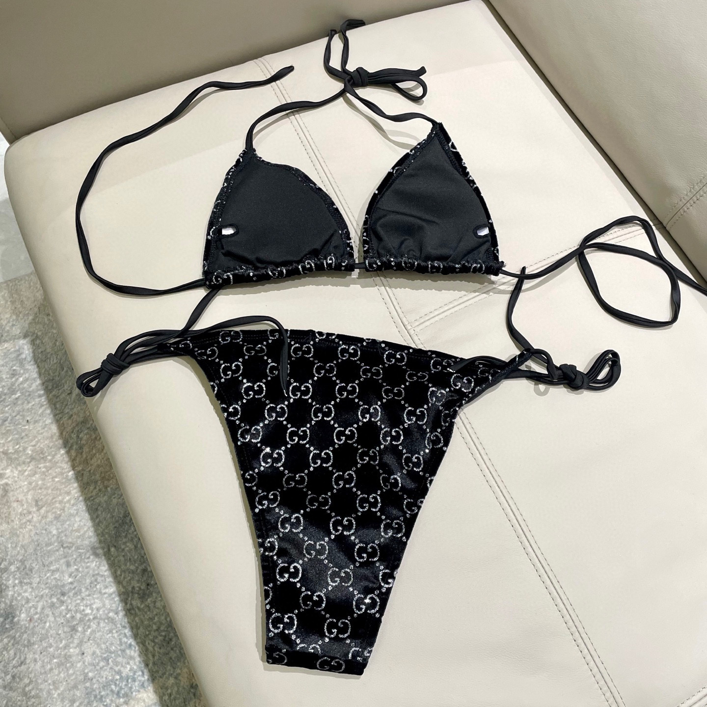  Gucci丝绒分体比基尼😍🥰适合多种场景的游泳衣🏊‍♀️海边 游泳池 温泉 水上乐园 漂流都可以😌内搭