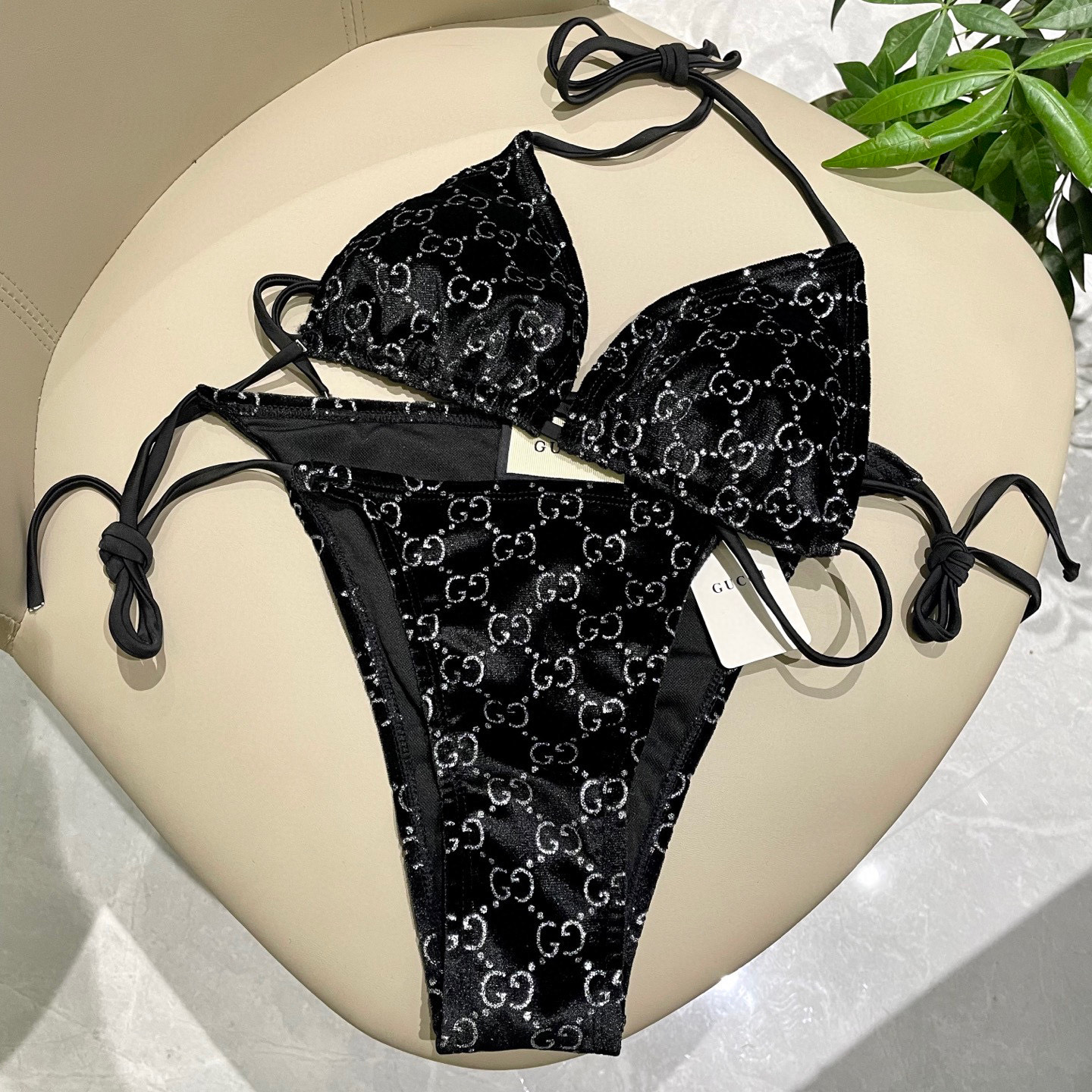  Gucci丝绒分体比基尼😍🥰适合多种场景的游泳衣🏊‍♀️海边 游泳池 温泉 水上乐园 漂流都可以😌内搭