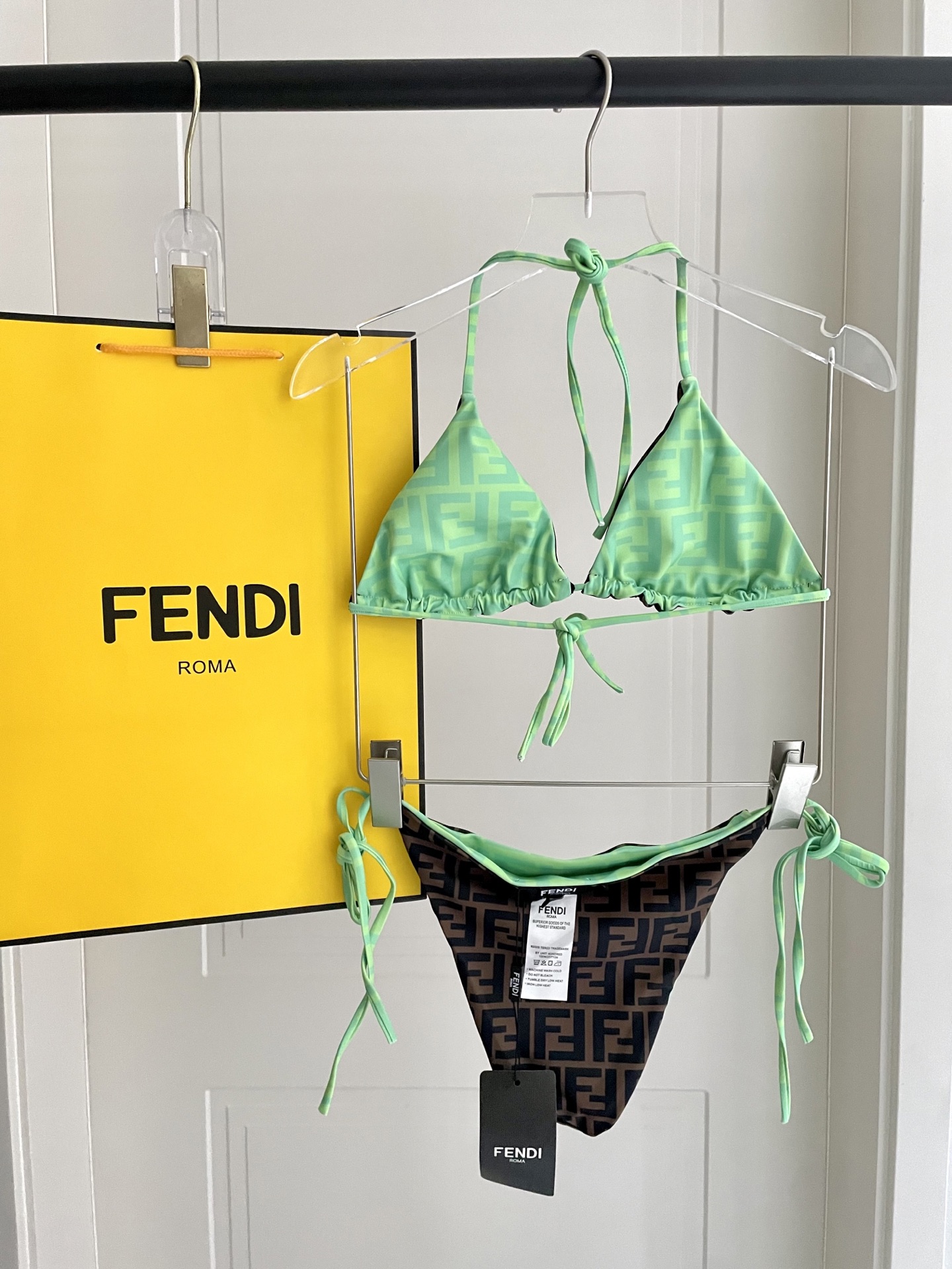  双面可穿  带胸垫 Fendi芬迪新款比基尼套装 印花系带内衣+丁字三角内裤分体泳衣套装 藕粉色
码数