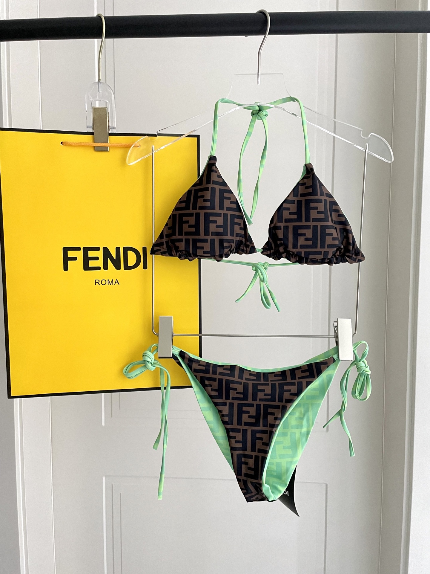  双面可穿  带胸垫 Fendi芬迪新款比基尼套装 印花系带内衣+丁字三角内裤分体泳衣套装 藕粉色
码数