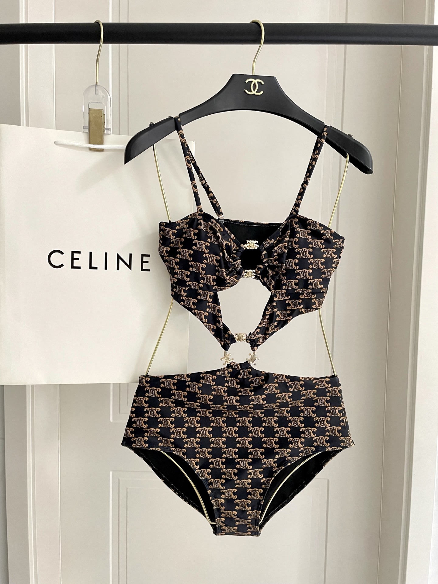  Celine专柜新款连体泳衣😍🥰适合多种场景的游泳衣🏊‍♀️海边 游泳池 温泉 水上乐园 漂流都可以😌
