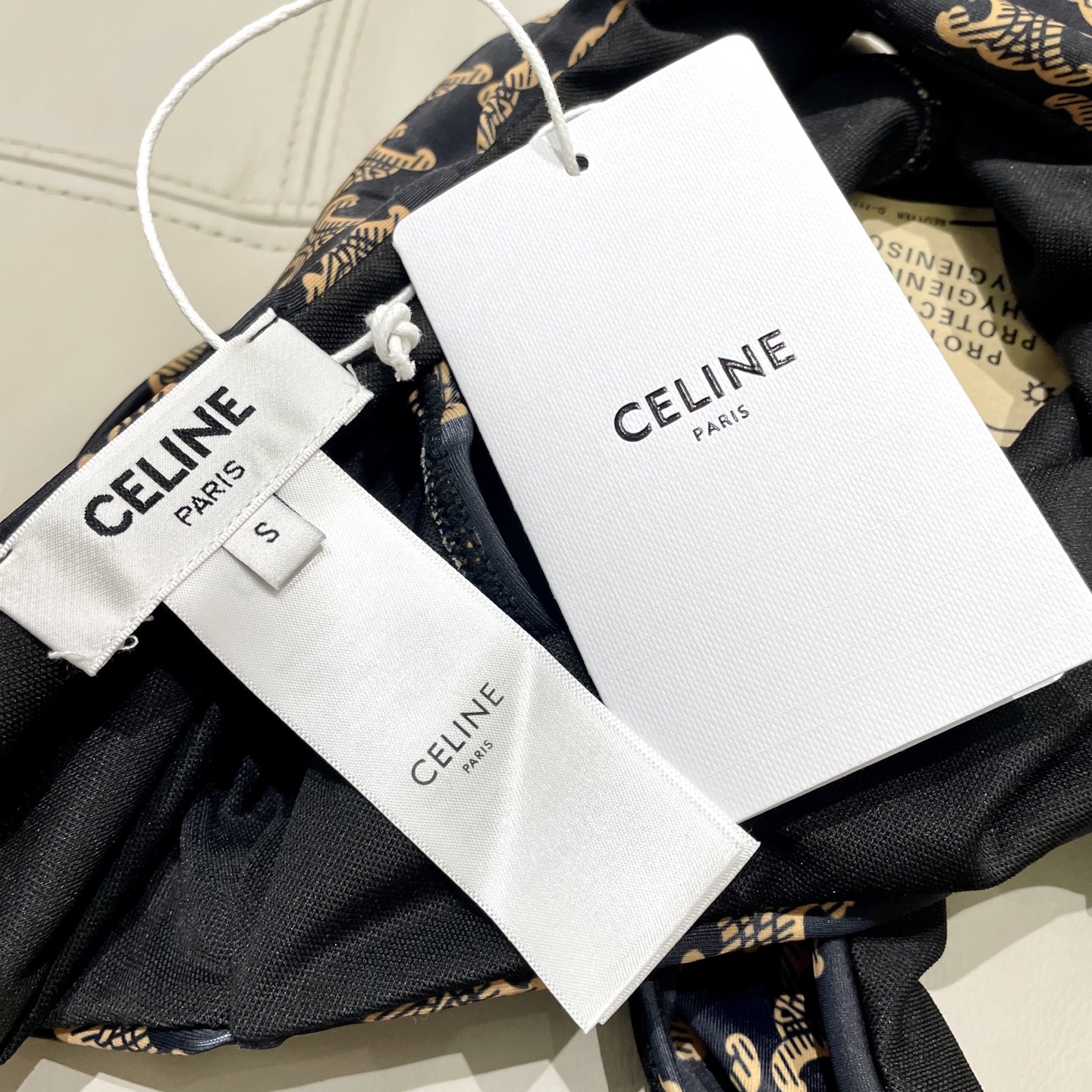  Celine专柜新款连体泳衣😍🥰适合多种场景的游泳衣🏊‍♀️海边 游泳池 温泉 水上乐园 漂流都可以😌
