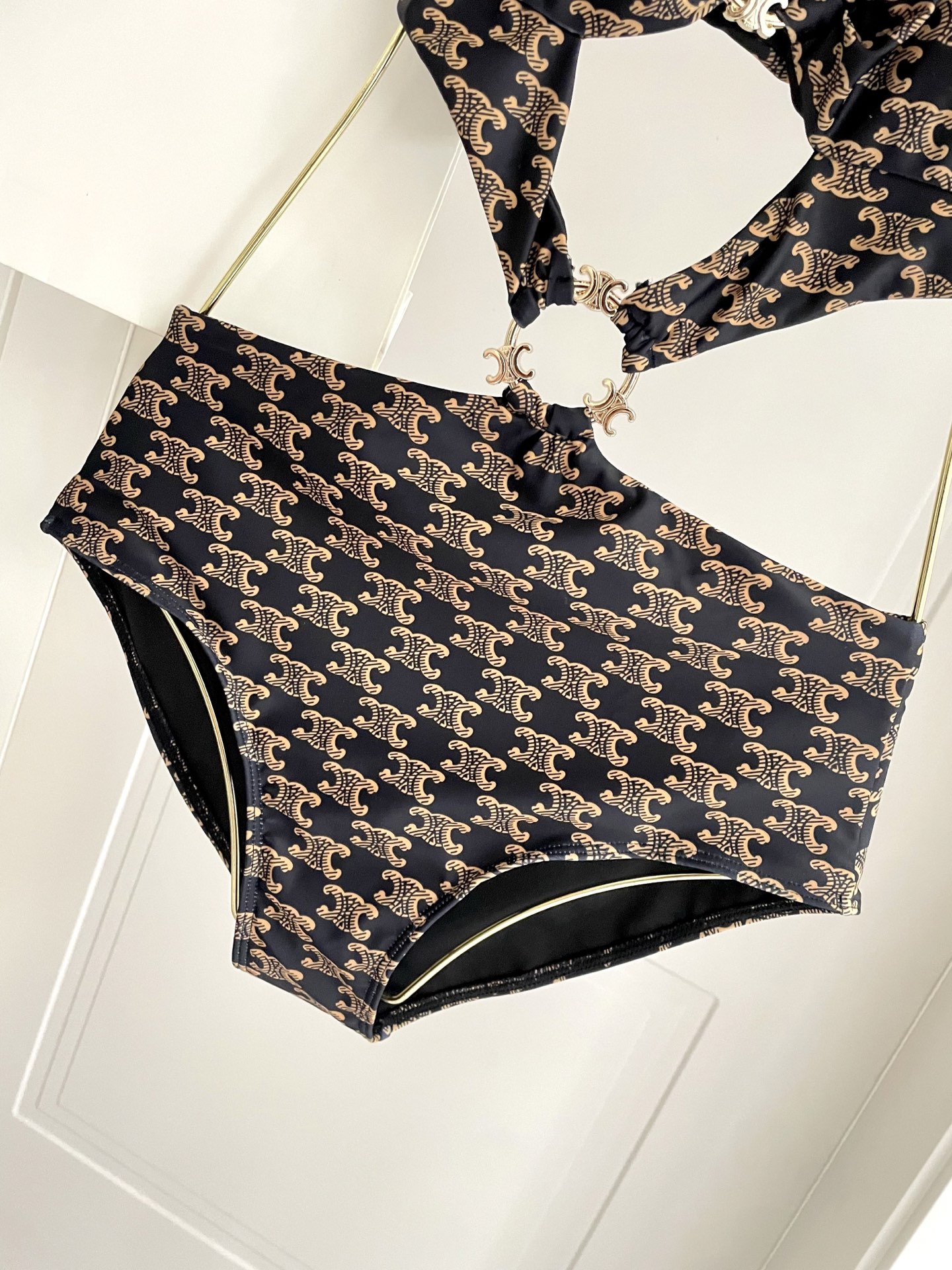  Celine专柜新款连体泳衣😍🥰适合多种场景的游泳衣🏊‍♀️海边 游泳池 温泉 水上乐园 漂流都可以😌