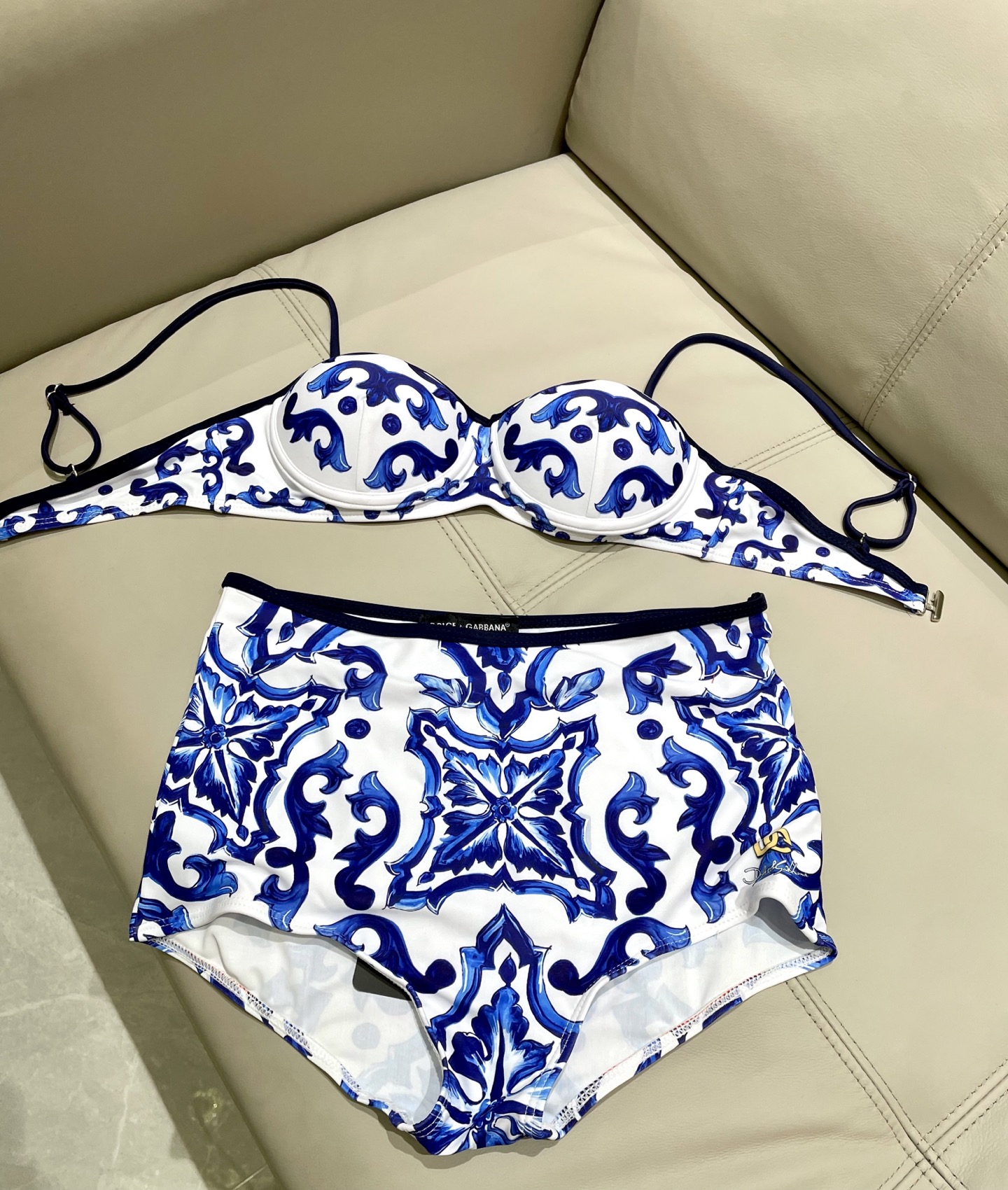  DG新款分体泳衣 带胸托😍🥰适合多种场景的游泳衣🏊‍♀️海边 游泳池 温泉 水上乐园 漂流都可以😌内搭