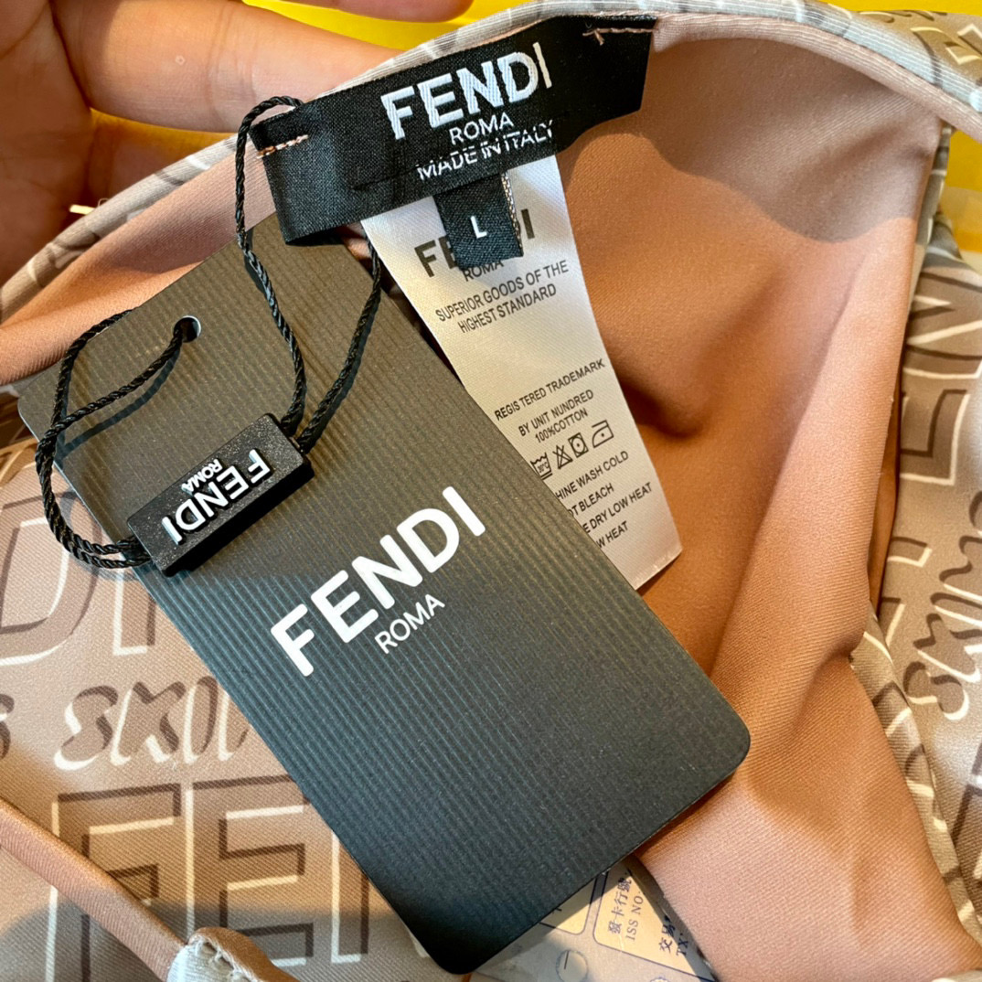  Fend新款SKIMS联名定制双面穿比基尼泳衣~字母logo印花系带挂脖文胸内衣+三角裤两件套装，卡其
