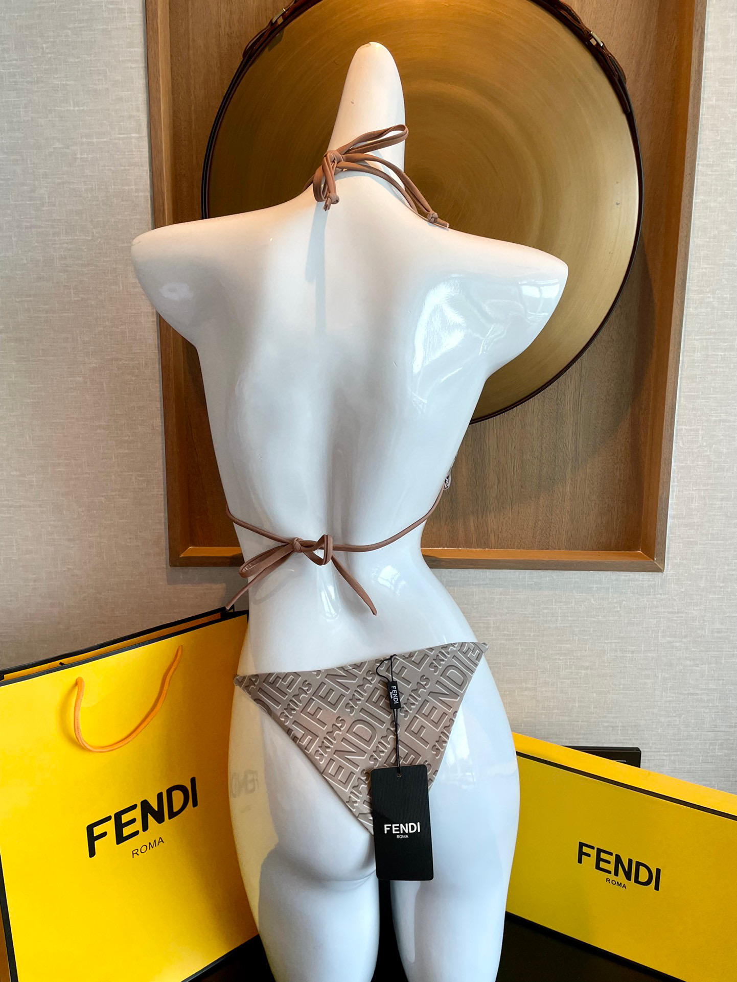  Fend新款SKIMS联名定制双面穿比基尼泳衣~字母logo印花系带挂脖文胸内衣+三角裤两件套装，卡其