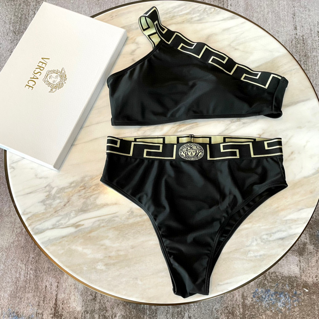 范思哲分体式泳衣👙❤️😍🥰适合多种场景的游泳衣🏊‍♀️海边 游泳池 温泉 水上乐园 漂流都可以😌内搭外穿