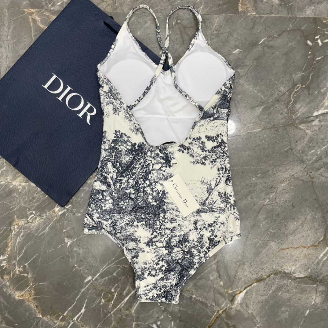  Dior新款性感连体泳衣 😍🥰适合多种场景的游泳衣🏊‍♀️海边 游泳池 温泉 水上乐园 漂流都可以😌内