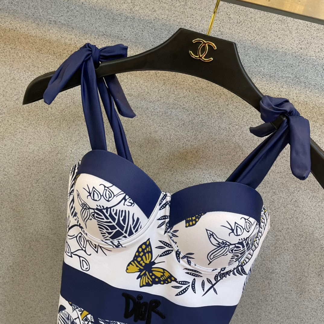  Dior两件套 泳衣➕纱裙 新款动画丛林泳衣😍🥰适合多种场景的游泳衣🏊‍♀️海边 游泳池 温泉 水上乐