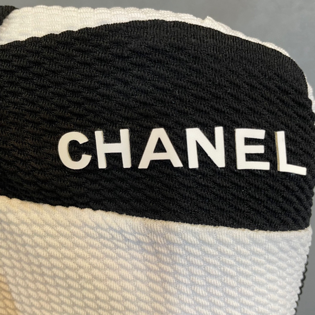  Chanel新款泳衣😍🥰适合多种场景的游泳衣🏊‍♀️海边 游泳池 温泉 水上乐园 漂流都可以😌内搭也完