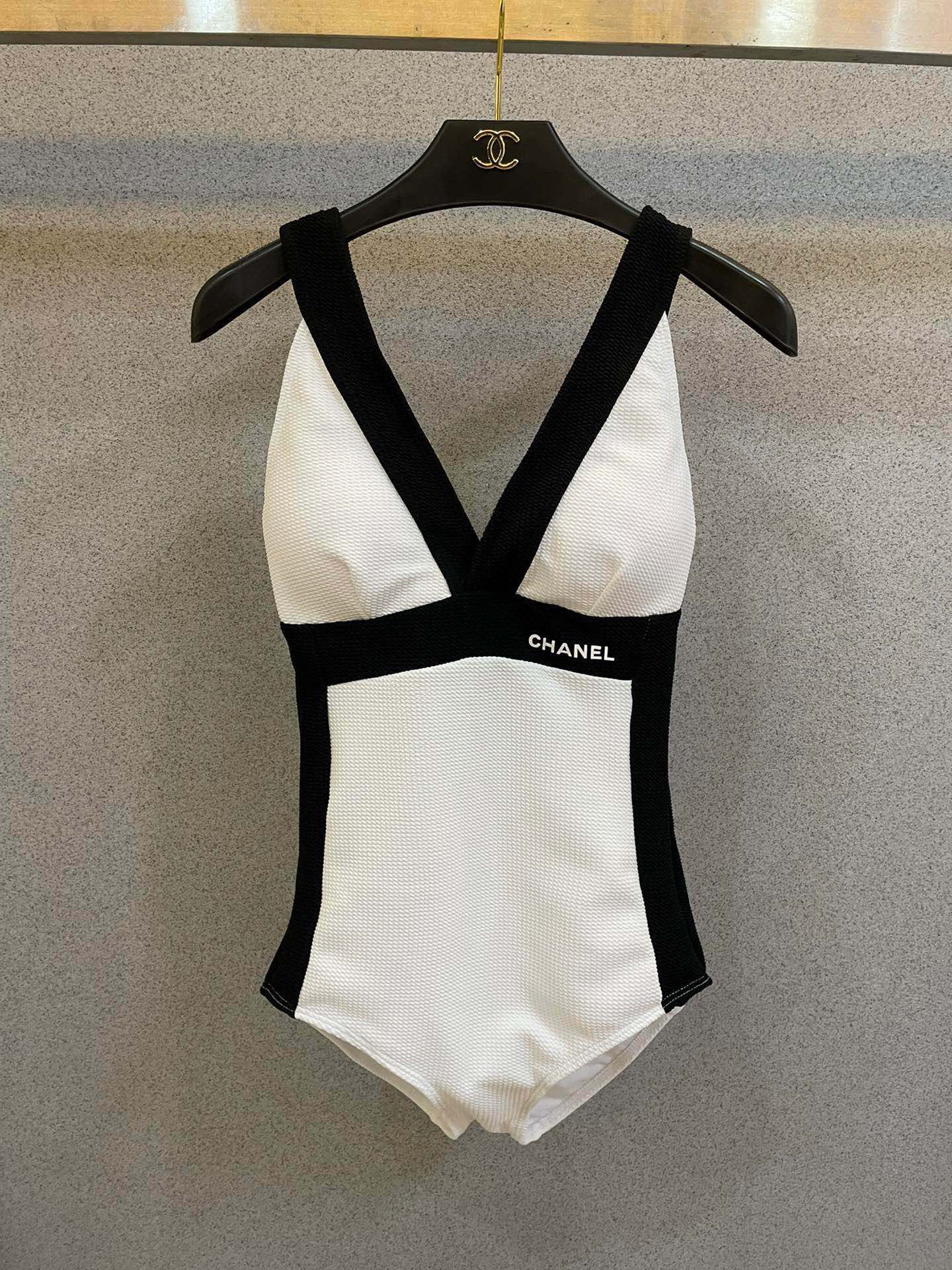  Chanel新款泳衣😍🥰适合多种场景的游泳衣🏊‍♀️海边 游泳池 温泉 水上乐园 漂流都可以😌内搭也完
