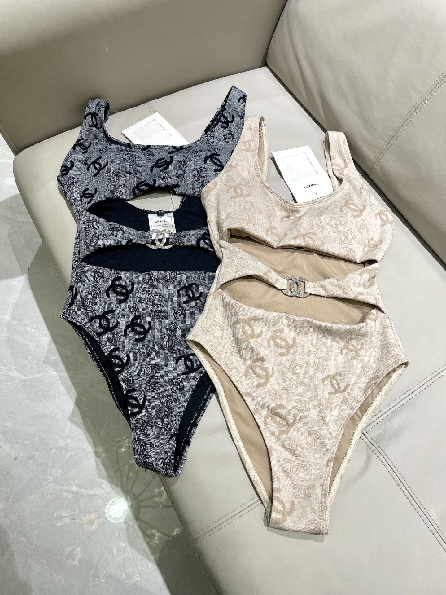  Chanel新款提花连体体式泳衣👙❤️😍🥰适合多种场景的游泳衣🏊‍♀️海边 游泳池 温泉 水上乐园 漂