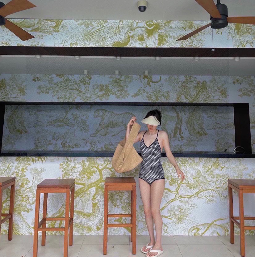  Dior迪奥分体式泳衣👙❤️😍🥰适合多种场景的游泳衣🏊‍♀️海边 游泳池 温泉 水上乐园 漂流都可以😌