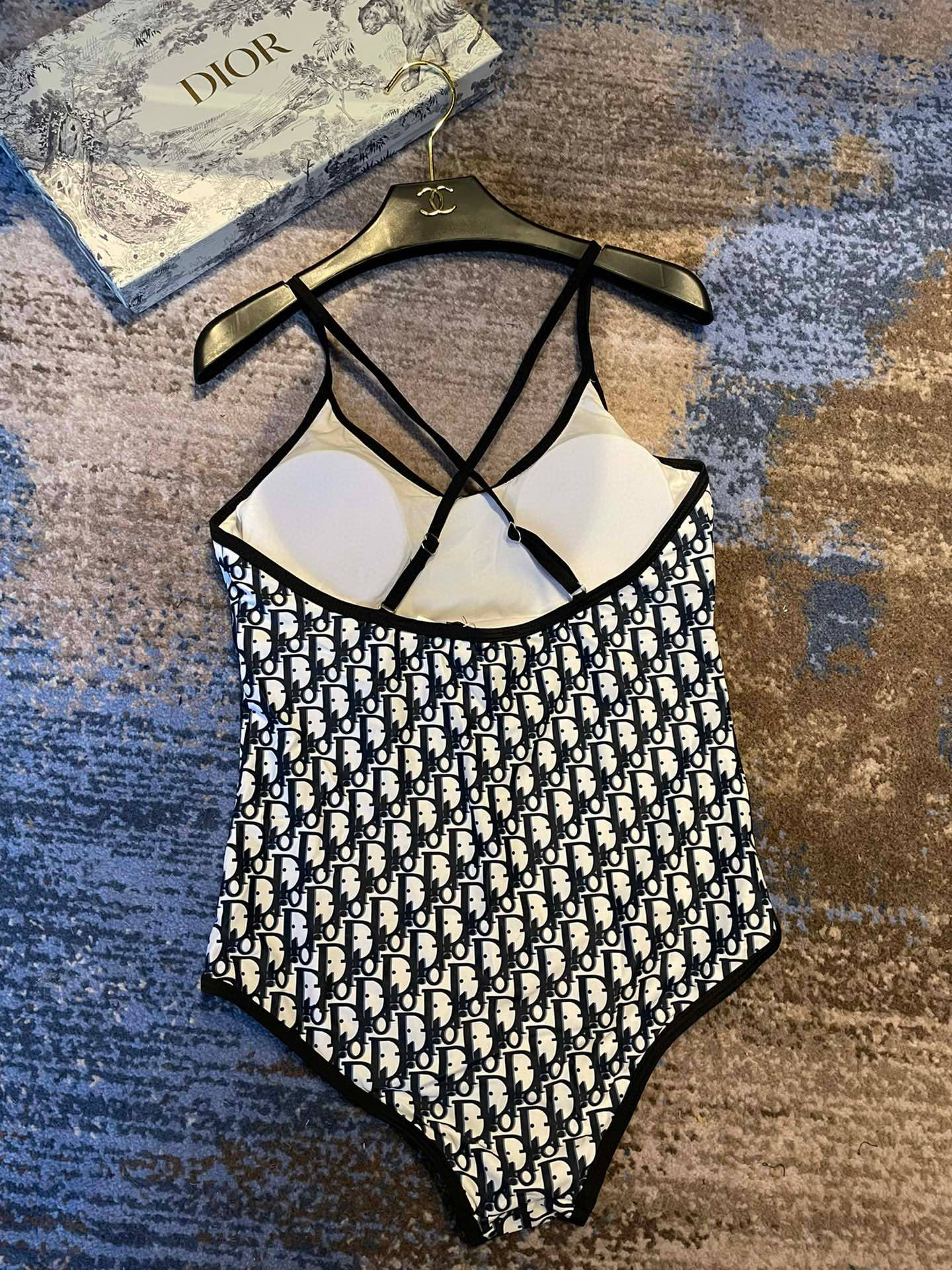  Dior迪奥分体式泳衣👙❤️😍🥰适合多种场景的游泳衣🏊‍♀️海边 游泳池 温泉 水上乐园 漂流都可以😌