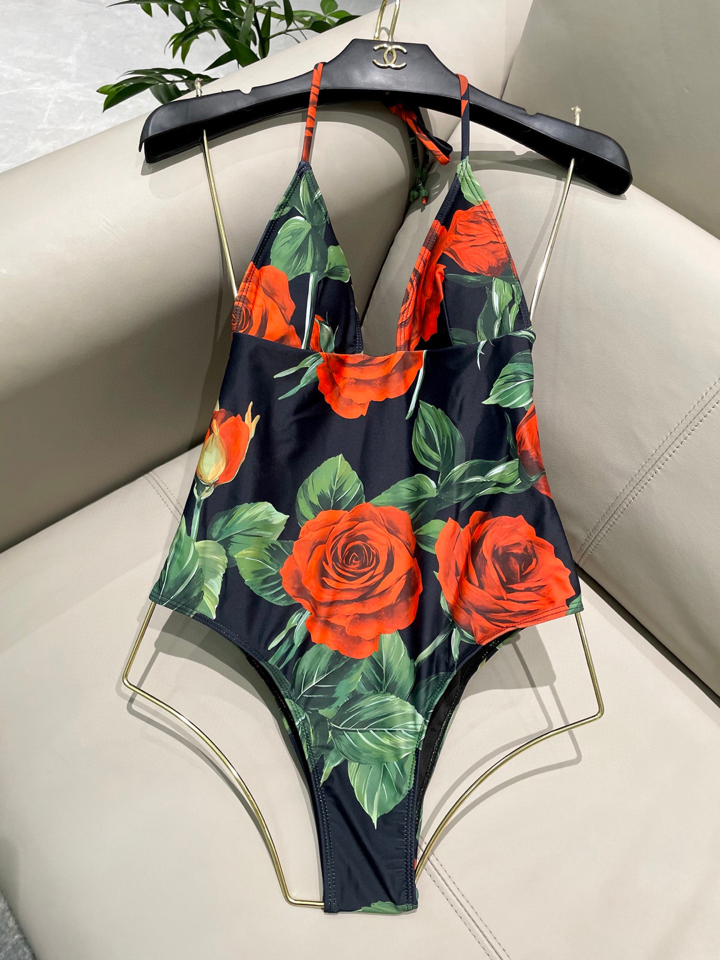  DG新款连体泳衣   时尚潮流款 😍🥰适合多种场景的游泳衣🏊‍♀️海边 游泳池 温泉 水上乐园 漂流都
