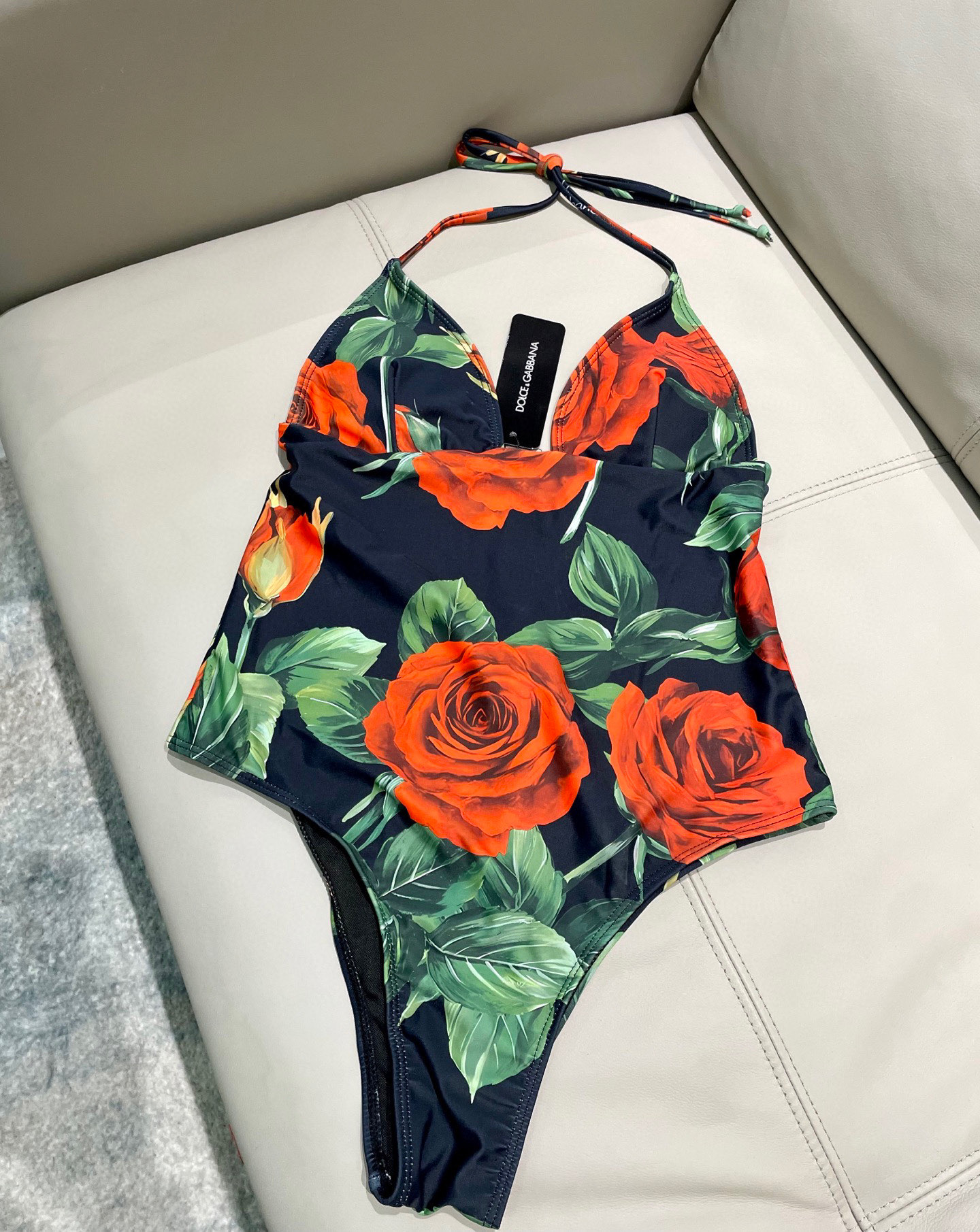  DG新款连体泳衣   时尚潮流款 😍🥰适合多种场景的游泳衣🏊‍♀️海边 游泳池 温泉 水上乐园 漂流都