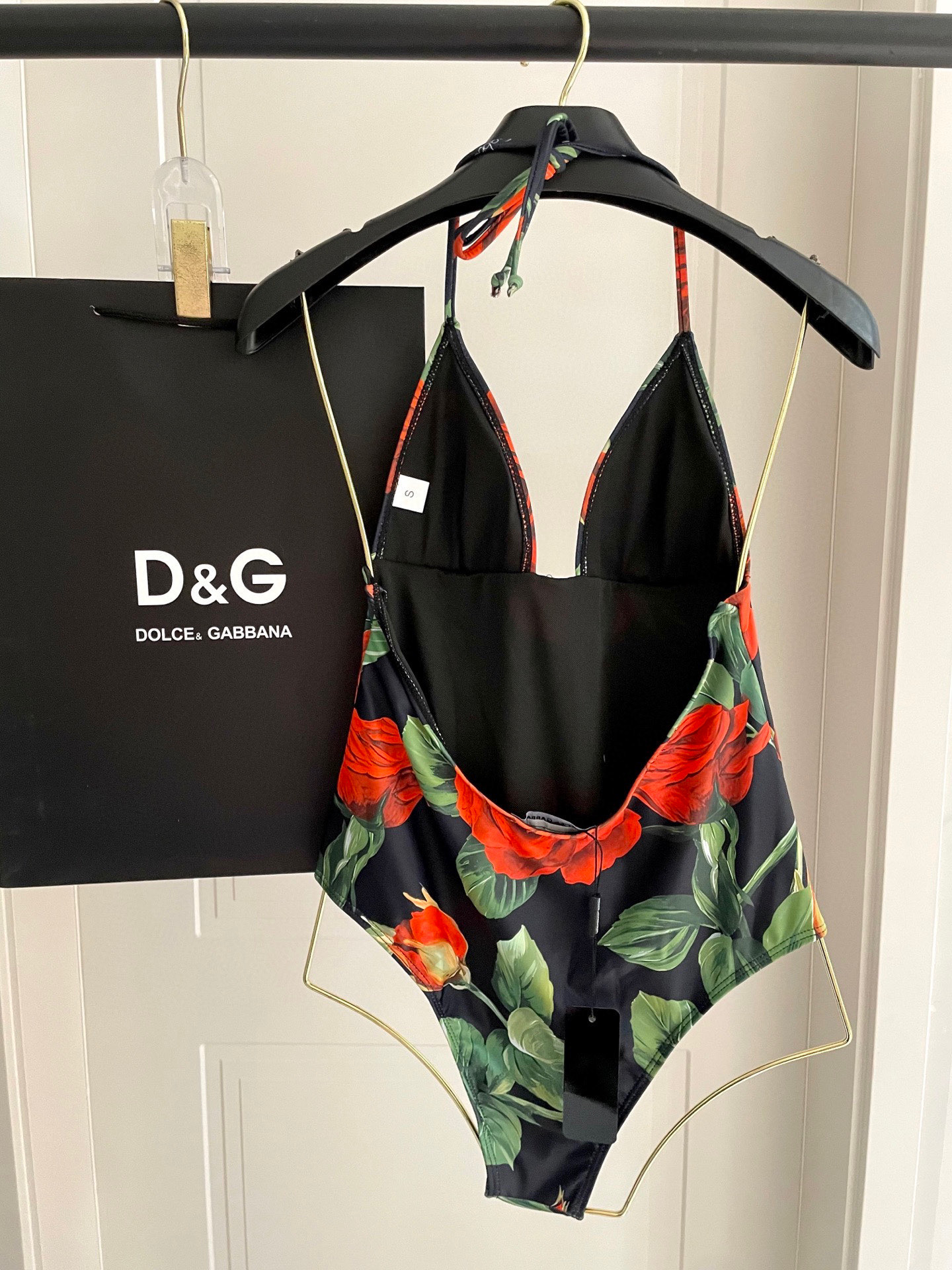  DG新款连体泳衣   时尚潮流款 😍🥰适合多种场景的游泳衣🏊‍♀️海边 游泳池 温泉 水上乐园 漂流都