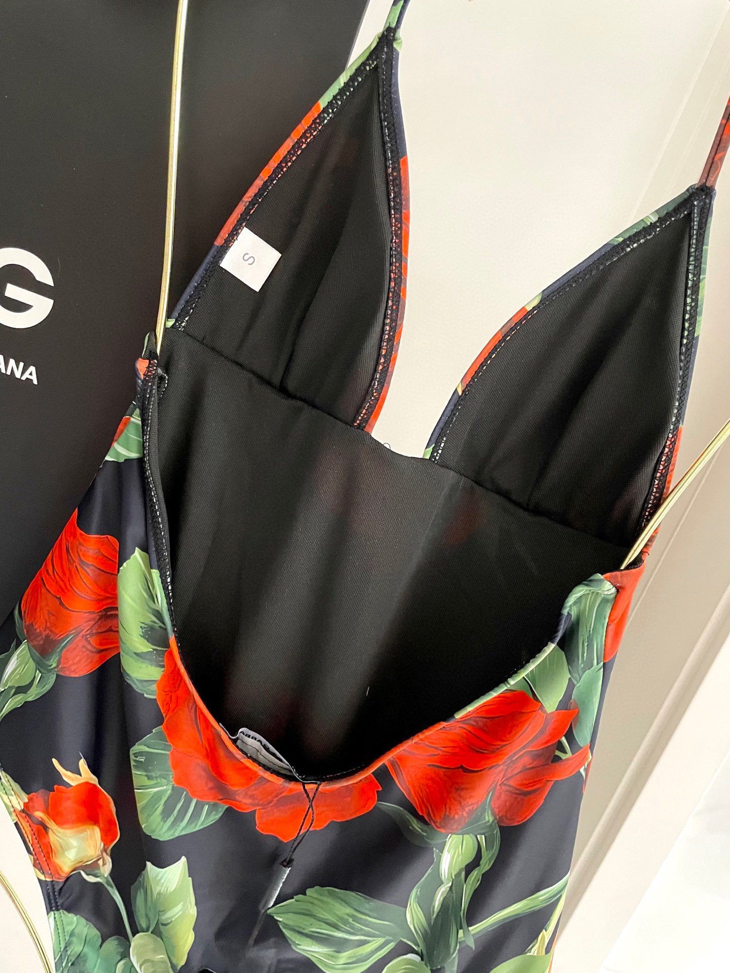  DG新款连体泳衣   时尚潮流款 😍🥰适合多种场景的游泳衣🏊‍♀️海边 游泳池 温泉 水上乐园 漂流都